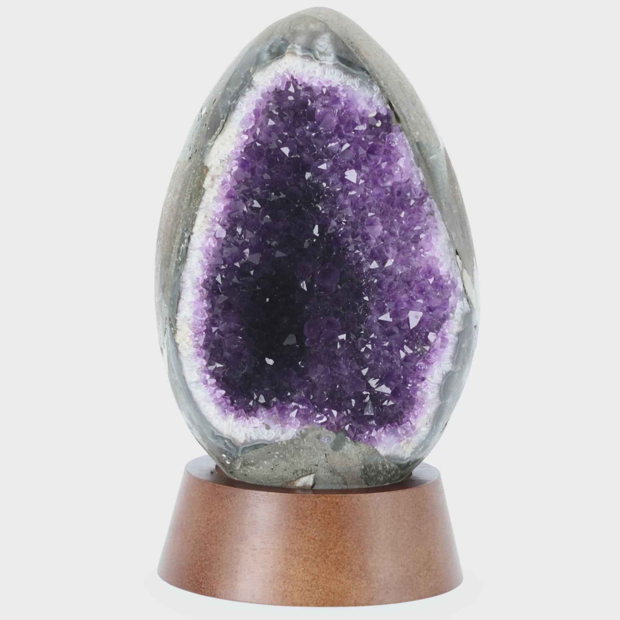 Video laden: Celestial Echo | Großes Amethyst Ei aus Brasilien mit natürlicher Kristalldruse | 2,823 kg Unikat (#566)