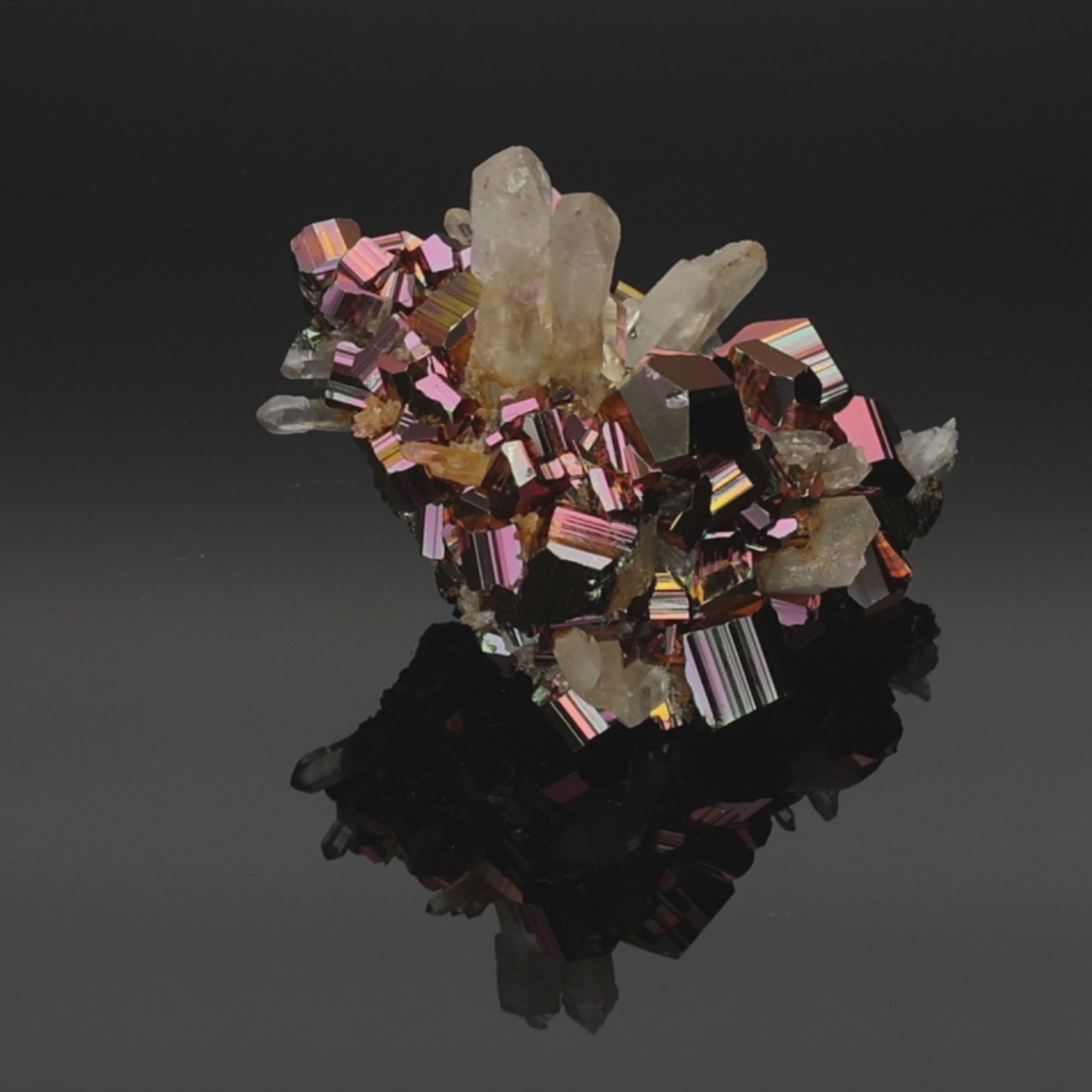 Video laden: Cosmic Prism – Rainbow Pyrit aus Borneo, Indonesien – 101,11 g – Mineralien-Unikat (#1074)
