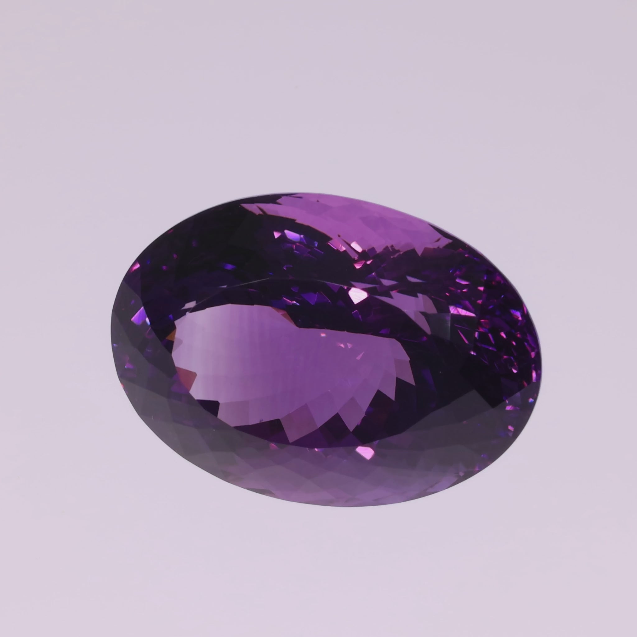 Video laden: 47,85 ct Amethyst Ovalschliff - Brillanz-Klasse - Tiefviolett aus Brasilien