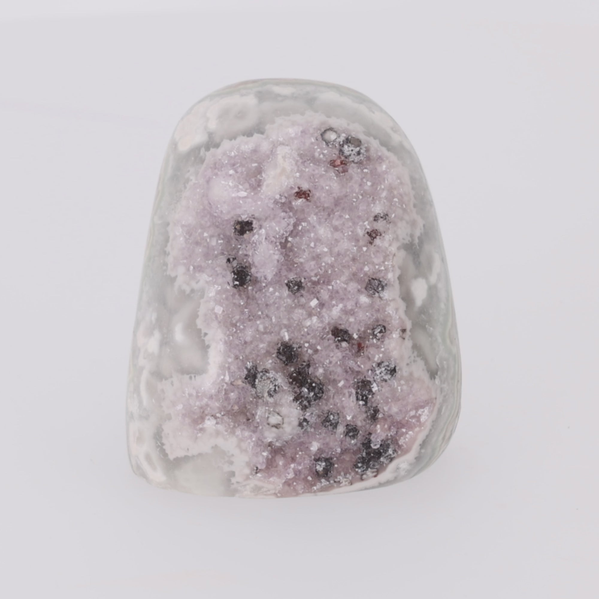 Video laden: Crystal Snowfall ✦ Amethyst mit Turmalin-Einschlüssen – 949 g Kristall-Unikat (#953)