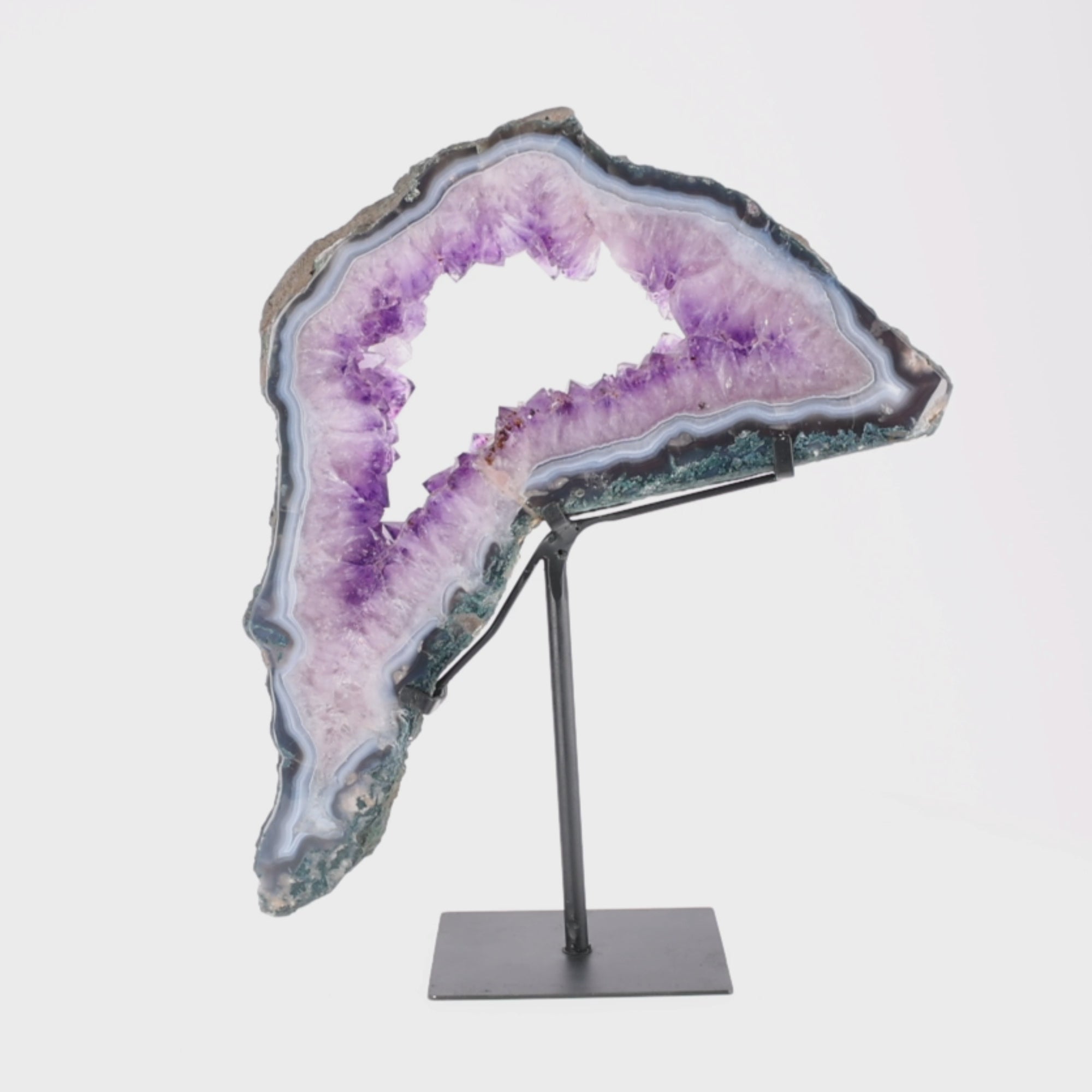 Video laden: Delphine „Ocean Whisper“ | Amethyst Portalscheibe aus Brasilien | 5.141 g (#699)