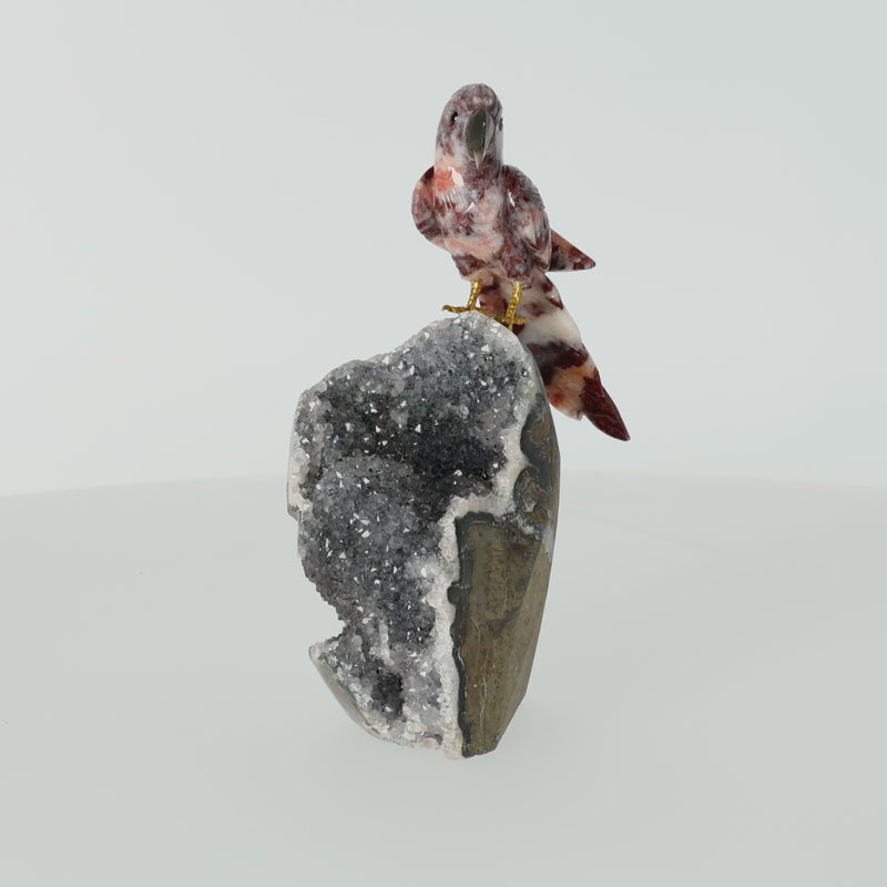 Amethyst-, Bergkristall- oder Achatstein aus Brasilien mit handgearbeiteten Vogelminiaturen aus verschiedenen Natursteinen.