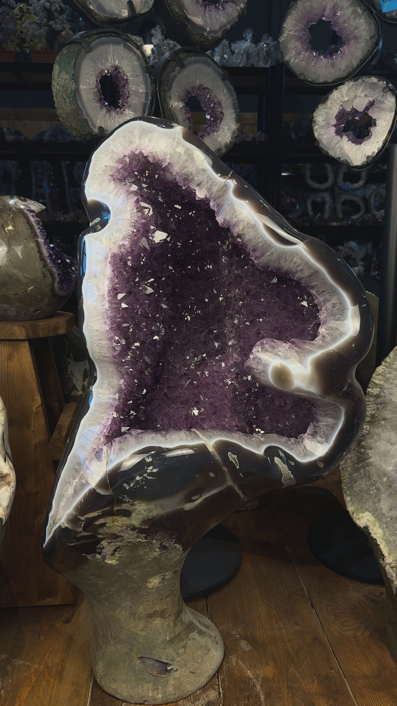 Polierte Amethyst Geoden Skulptur aus Uruguay mit violetten Kristallen 72 kg