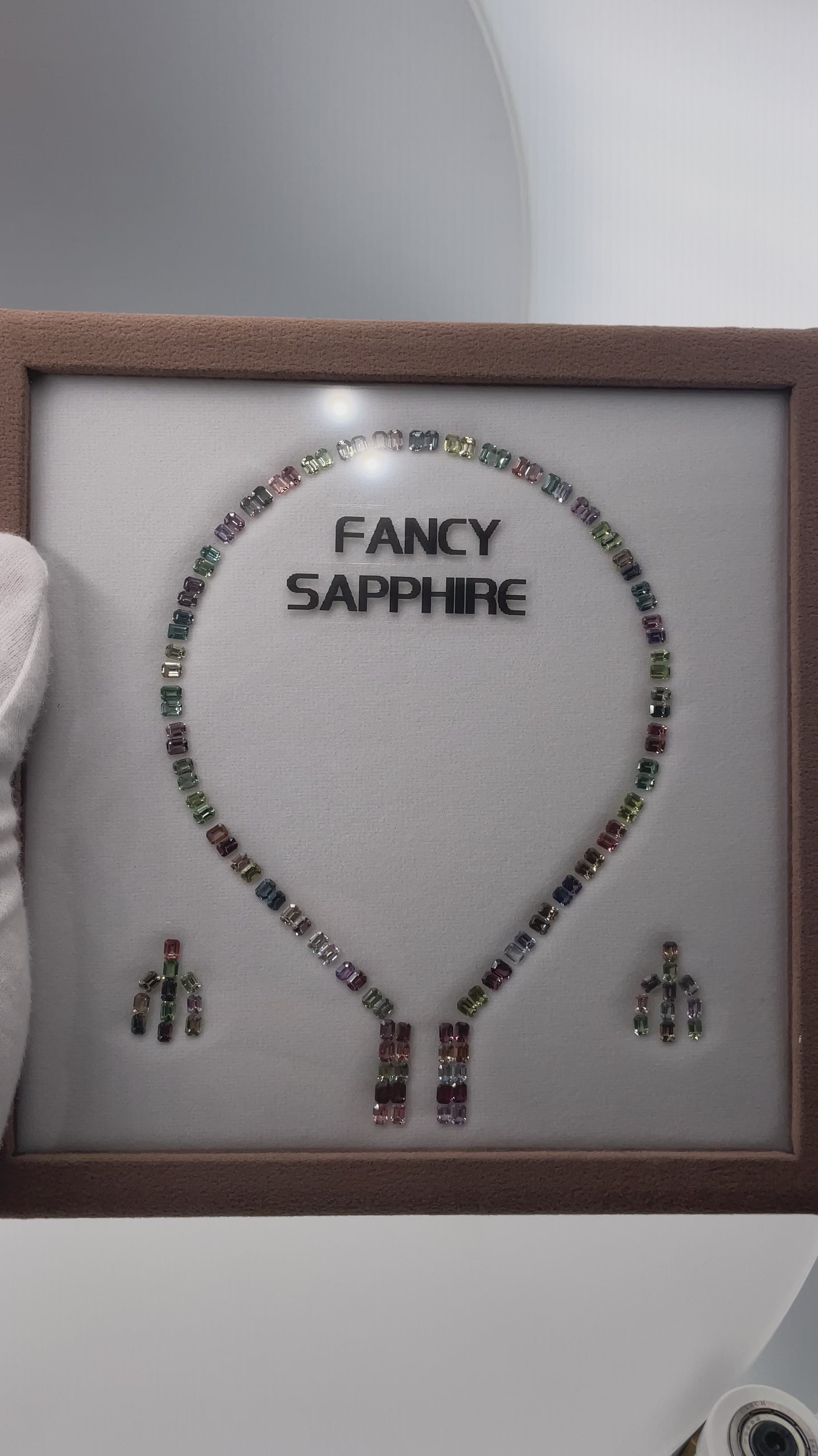 Load video: Multicolor Sapphire Set (32.98 ct) – 128 gemstones in perfect color graduation for exclusive jewelry design