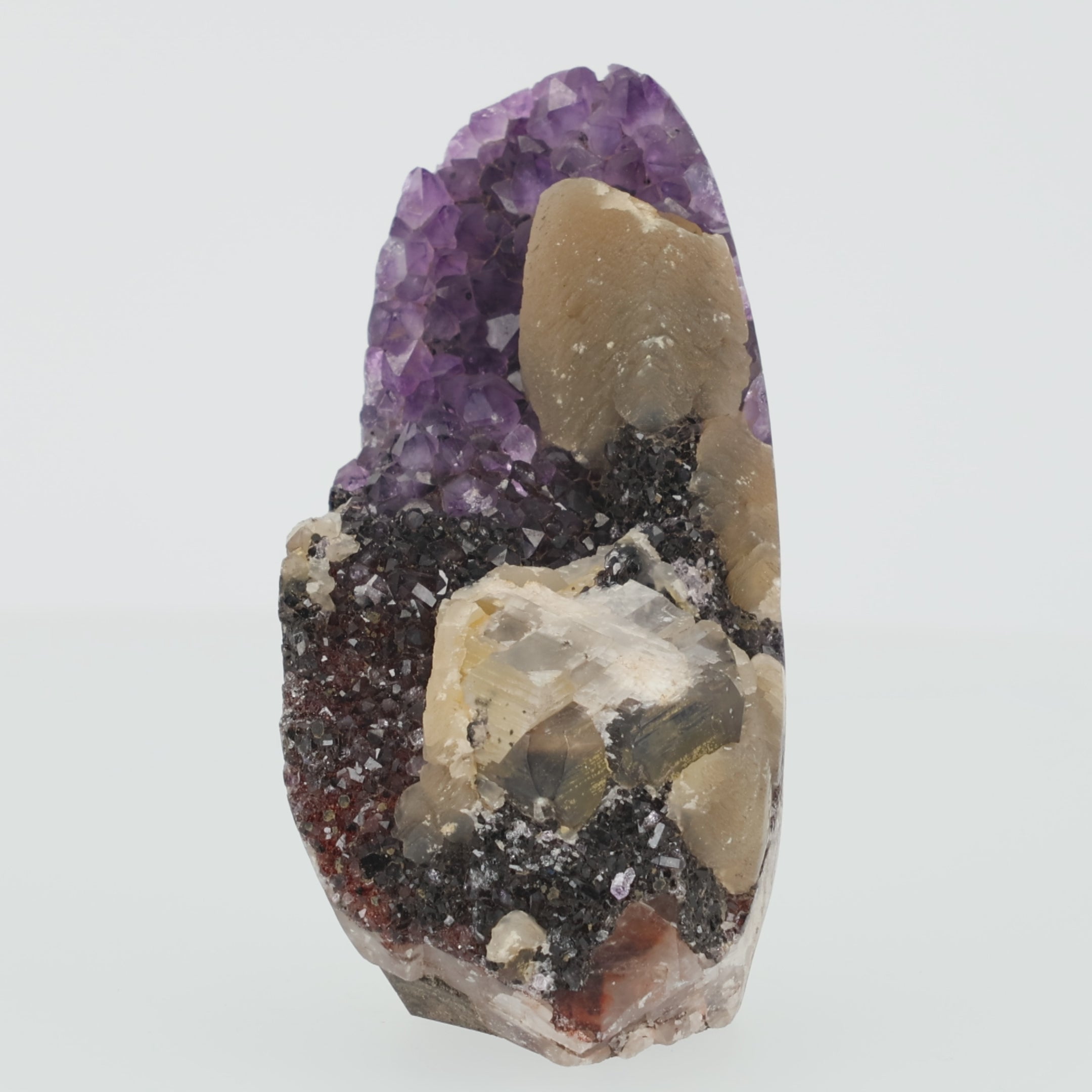 Video laden: Sternentor von Elarion“ – Amethyst-Stufe mit Calcit und schwarzem Turmalin aus Uruguay (#505)