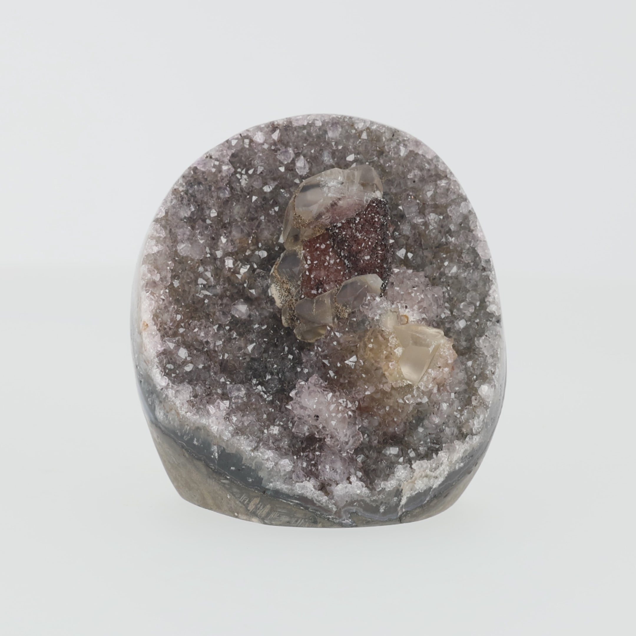 Video laden: Amethyst-Druse „Kristallfjord“ – Helle Amethyst Geode mit Calcit (#433)