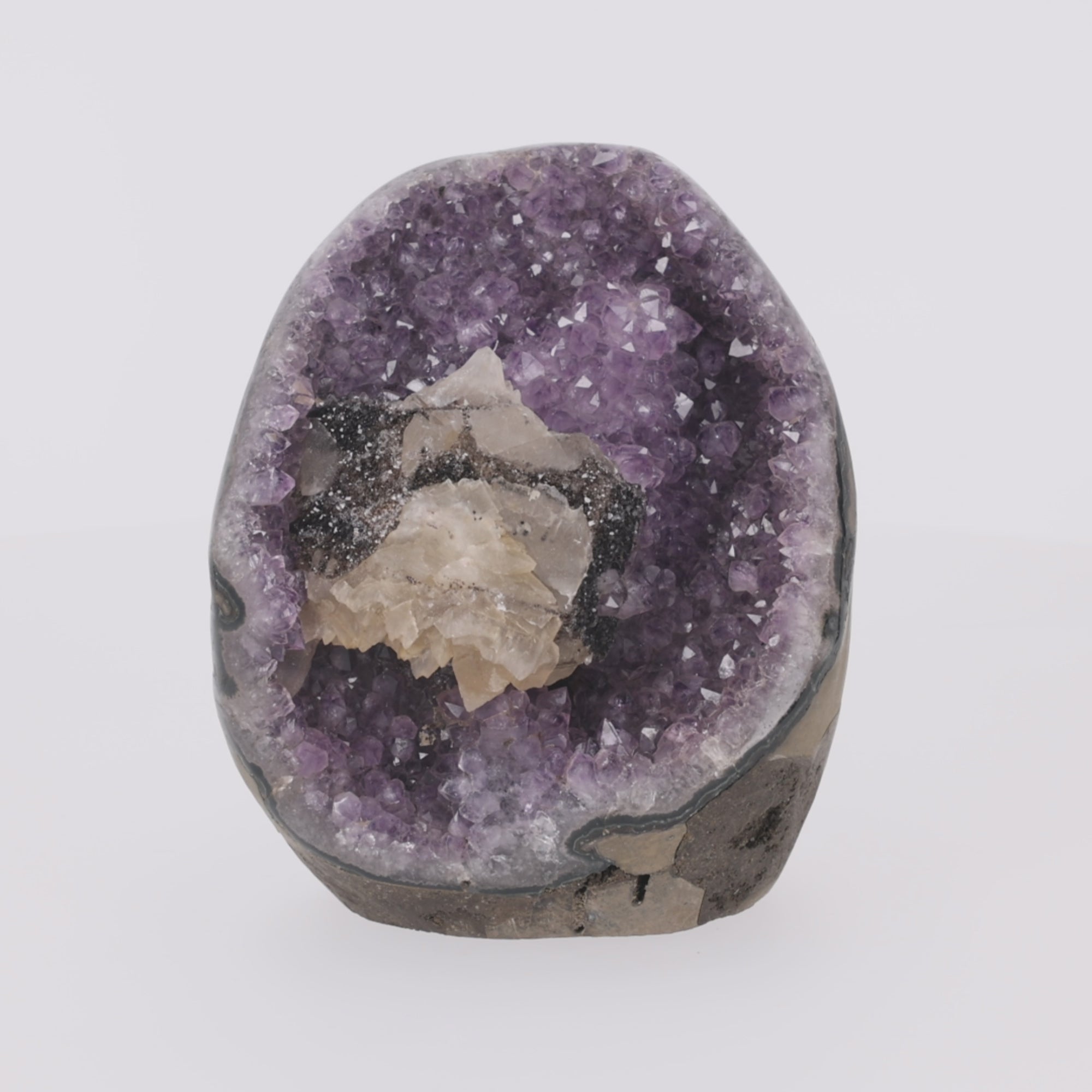 Video laden: Uruguay Dream Amethyst Druse mit Calcit aus Uruguay | 3.828 g (#785)
