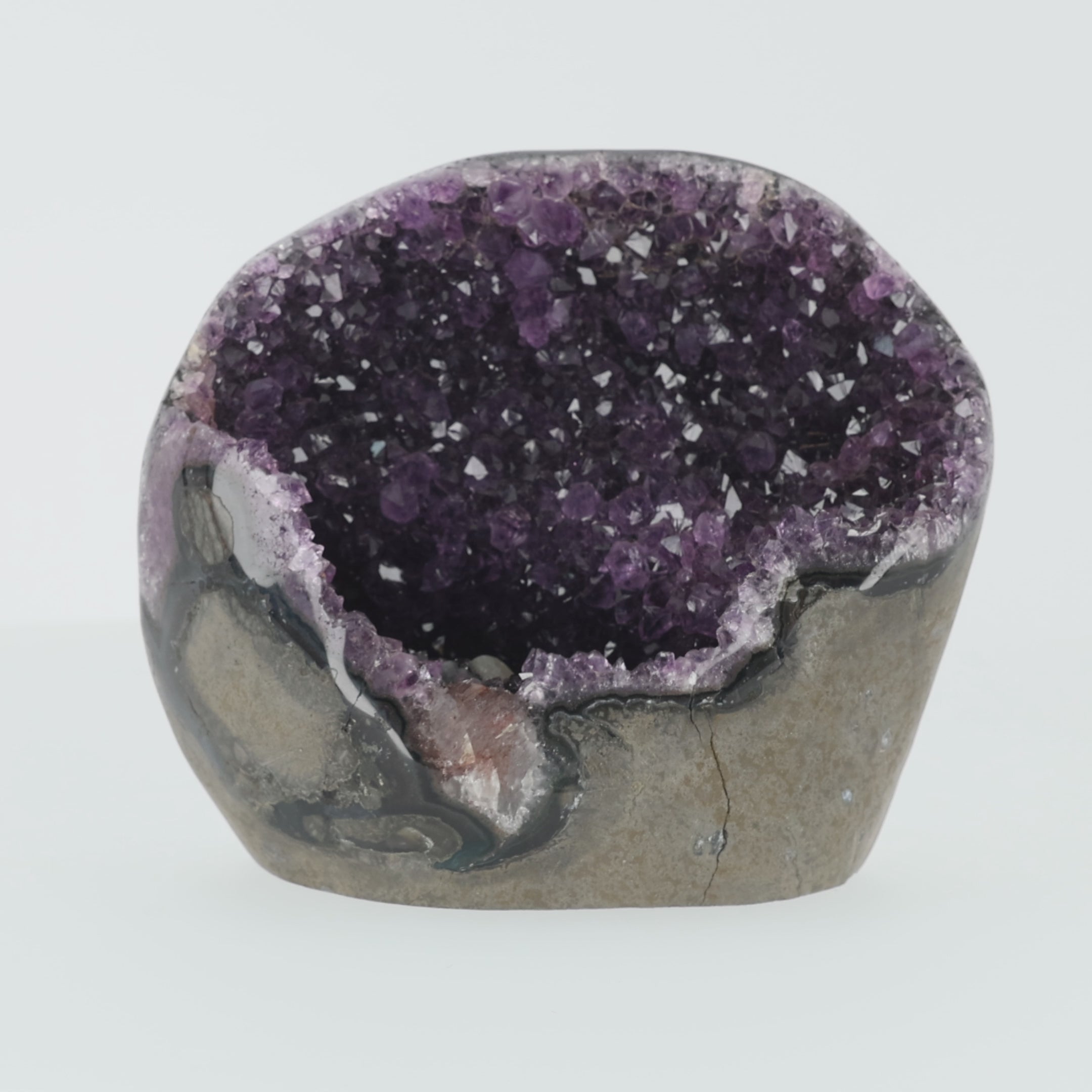 Video laden: Amethyst-Druse „Violette Lagune“ mit intensivem Kristallbett (#423)