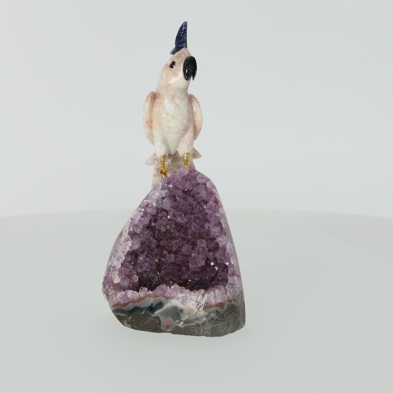 Amethyst-, Bergkristall- oder Achatstein aus Brasilien mit handgearbeiteten Vogelminiaturen aus verschiedenen Natursteinen.