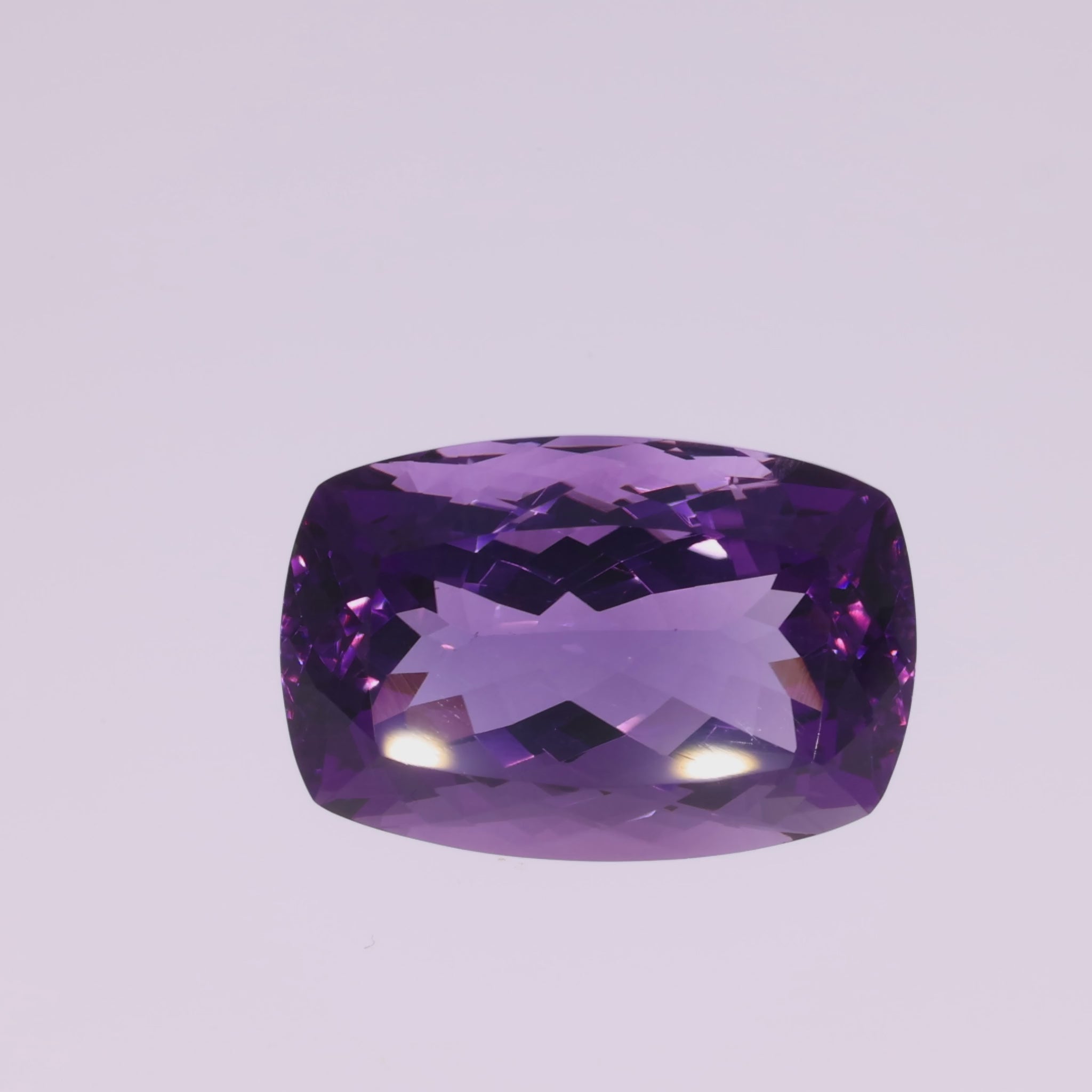 Video laden: 25,75 ct Amethyst im Antik-Kissenschliff - Premium Schliff aus Brasilien