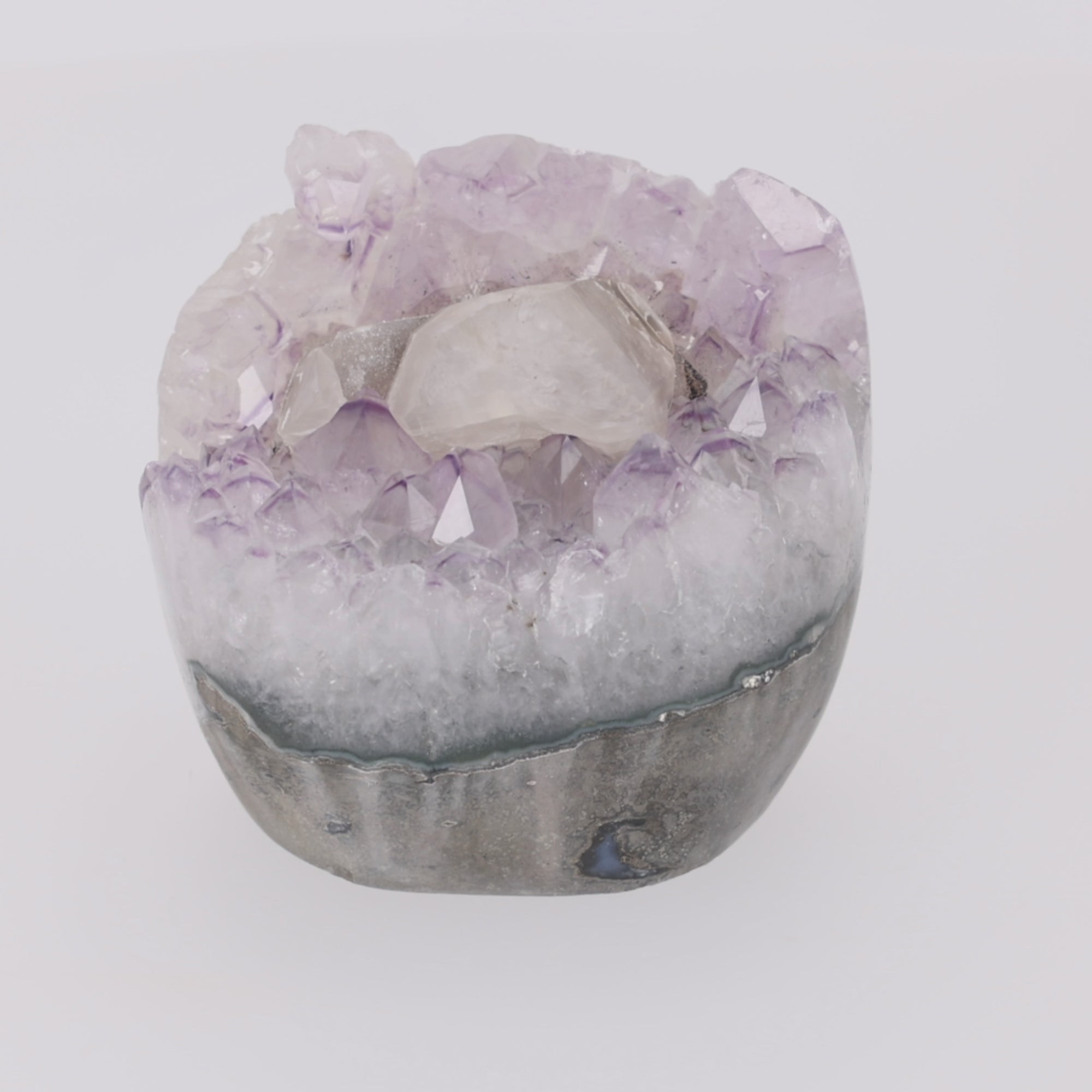 Video laden: Lavender Ice ✦ Amethyst mit Calcit, Turmalin &amp; Drusy aus Uruguay | 1.860 g  (#834)