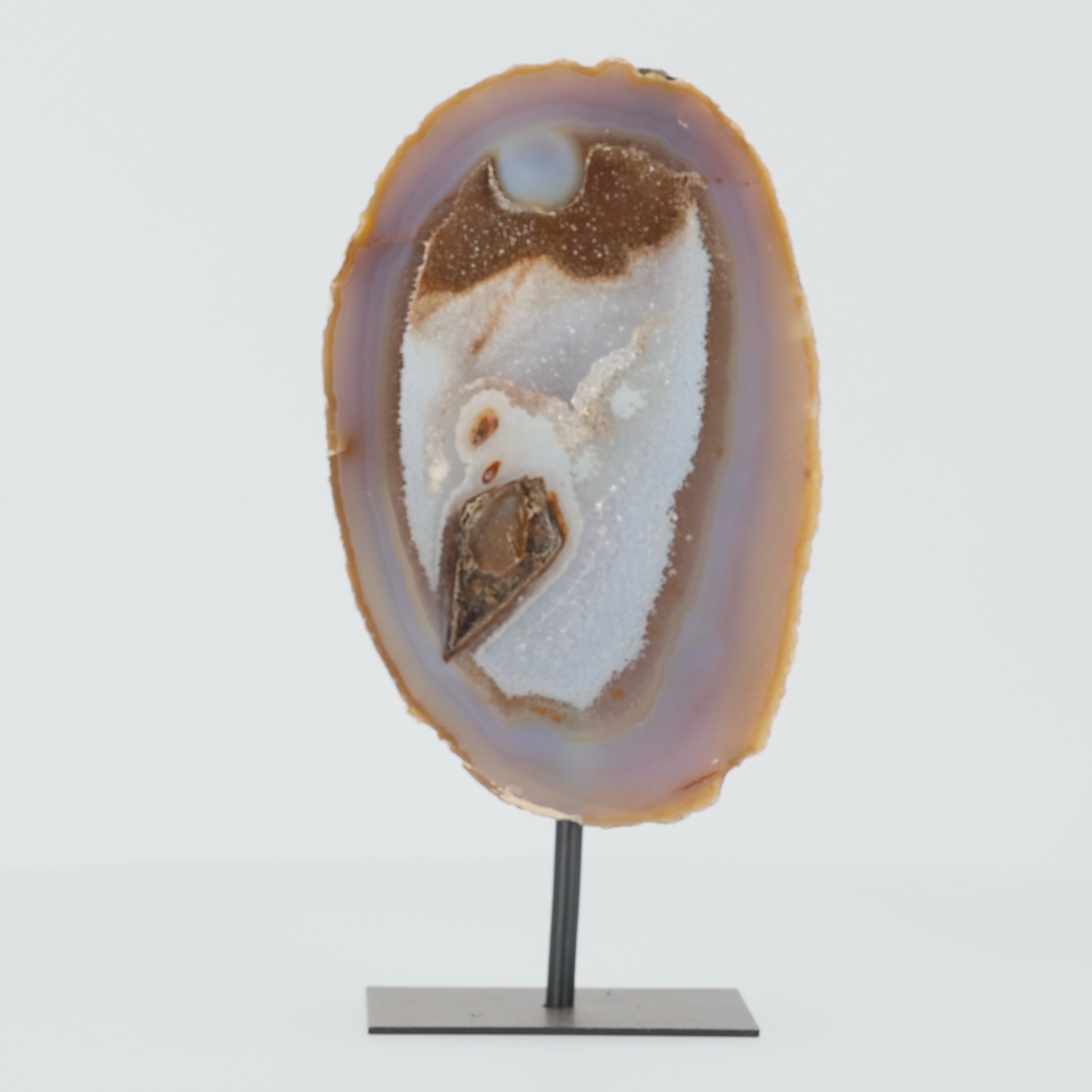 Video laden: Achat-Geode „Wüstenauge“ – Elegantes Naturkunstwerk auf Metallständer (#454)
