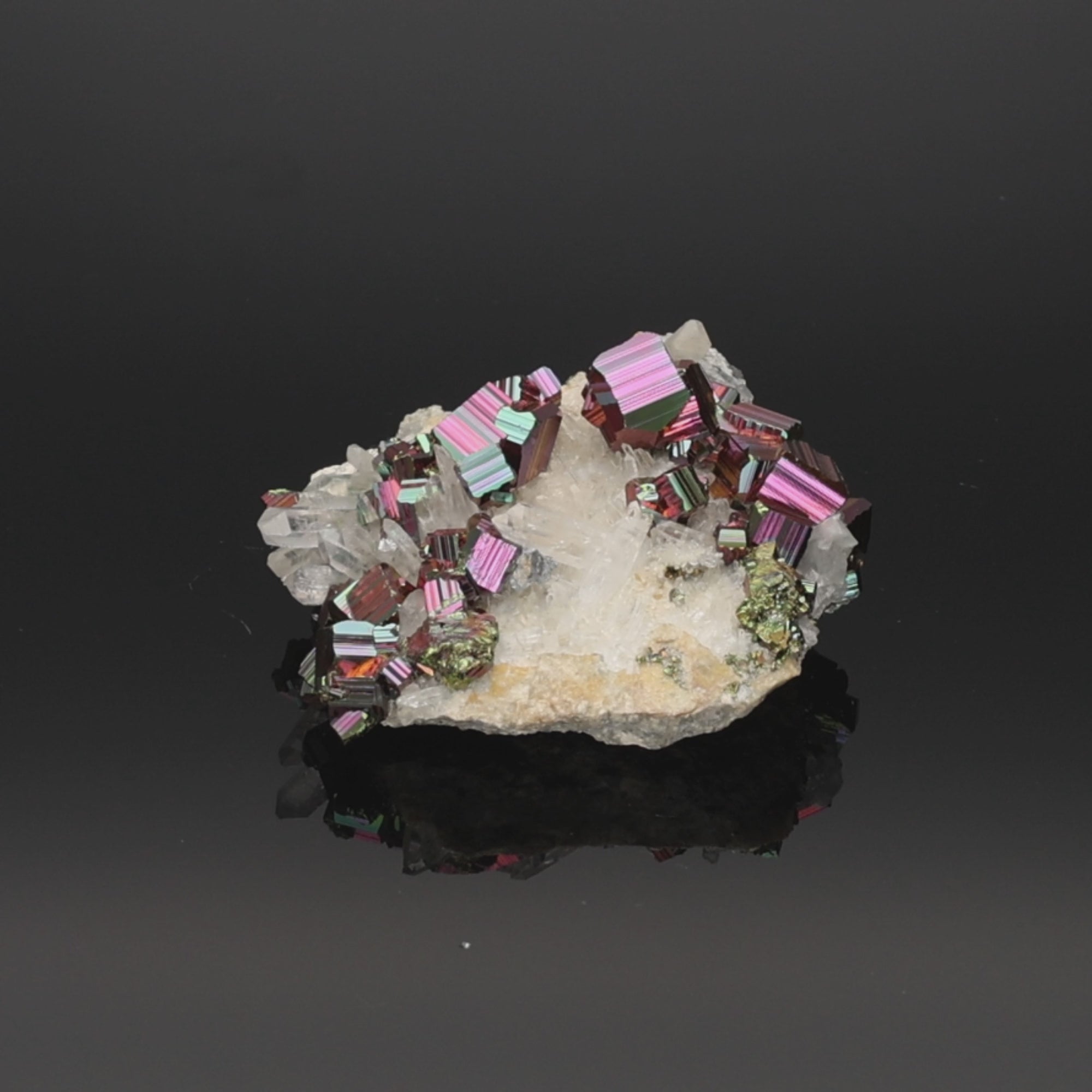 Video laden: Cosmic Monolith – Rainbow Pyrit aus Borneo, Indonesien – 133,63 g (#1348)