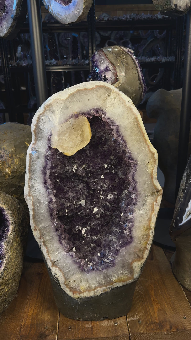Amethyst Geoden-Druse mit Calcit-Bildung aus Uruguay 65 kg