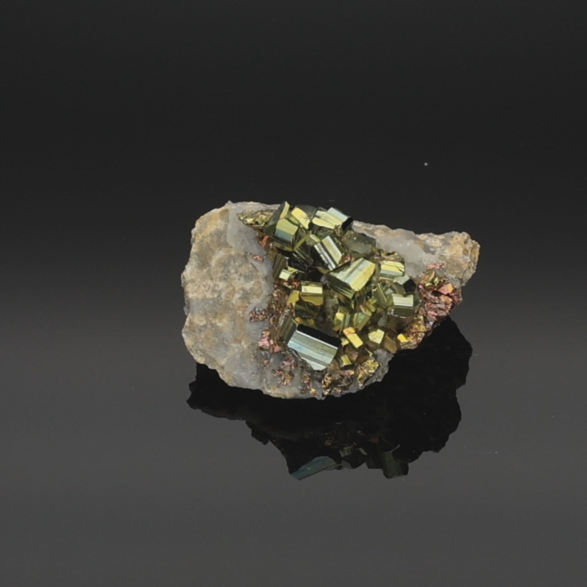 Load video: Mystic Flare – Rainbow Pyrit aus Borneo, Indonesien – 55,17 g – Mineralien-Unikat (#1094)