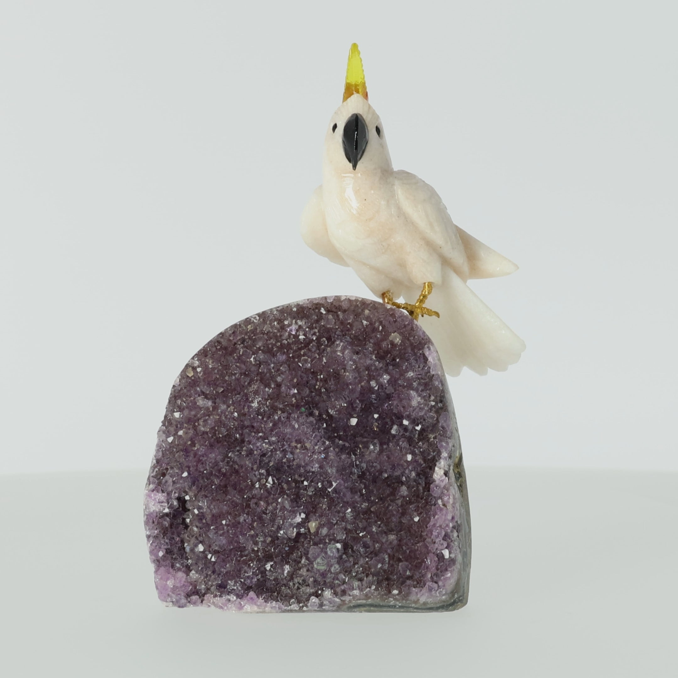 Load video: Amethyst-, Bergkristall- oder Achatstein aus Brasilien mit handgearbeiteten Vogelminiaturen aus verschiedenen Natursteinen.