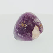 Amethyst mit Calcit aus Uruguay, Amethystkristalle mit hellen Calcitformationen, natürlich gewachsenes Mineralunikat.