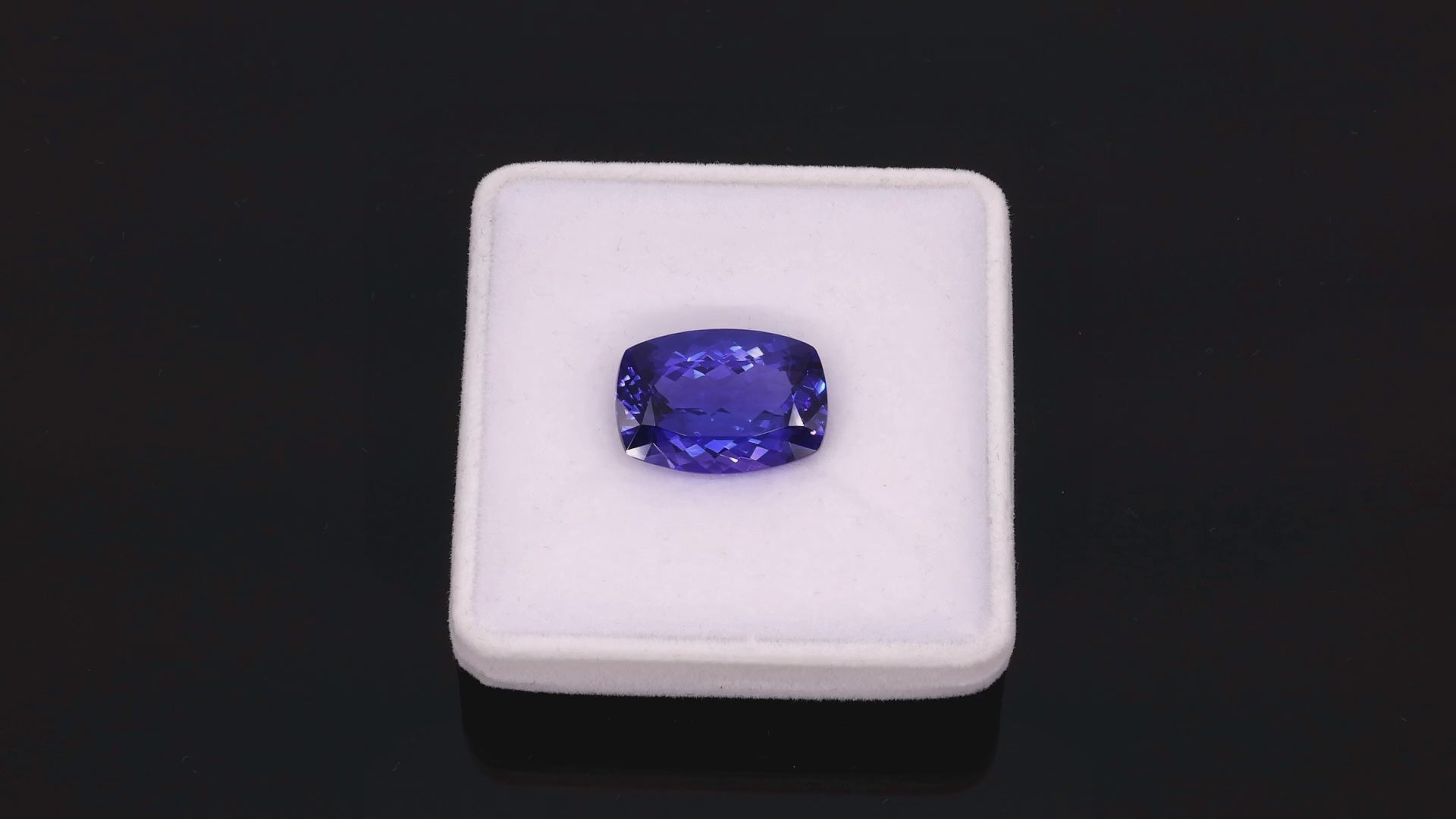 Load video: Tanzanite "Indigo Crest" 16.87 ct - Deep Violetish Blue - IGI Certified