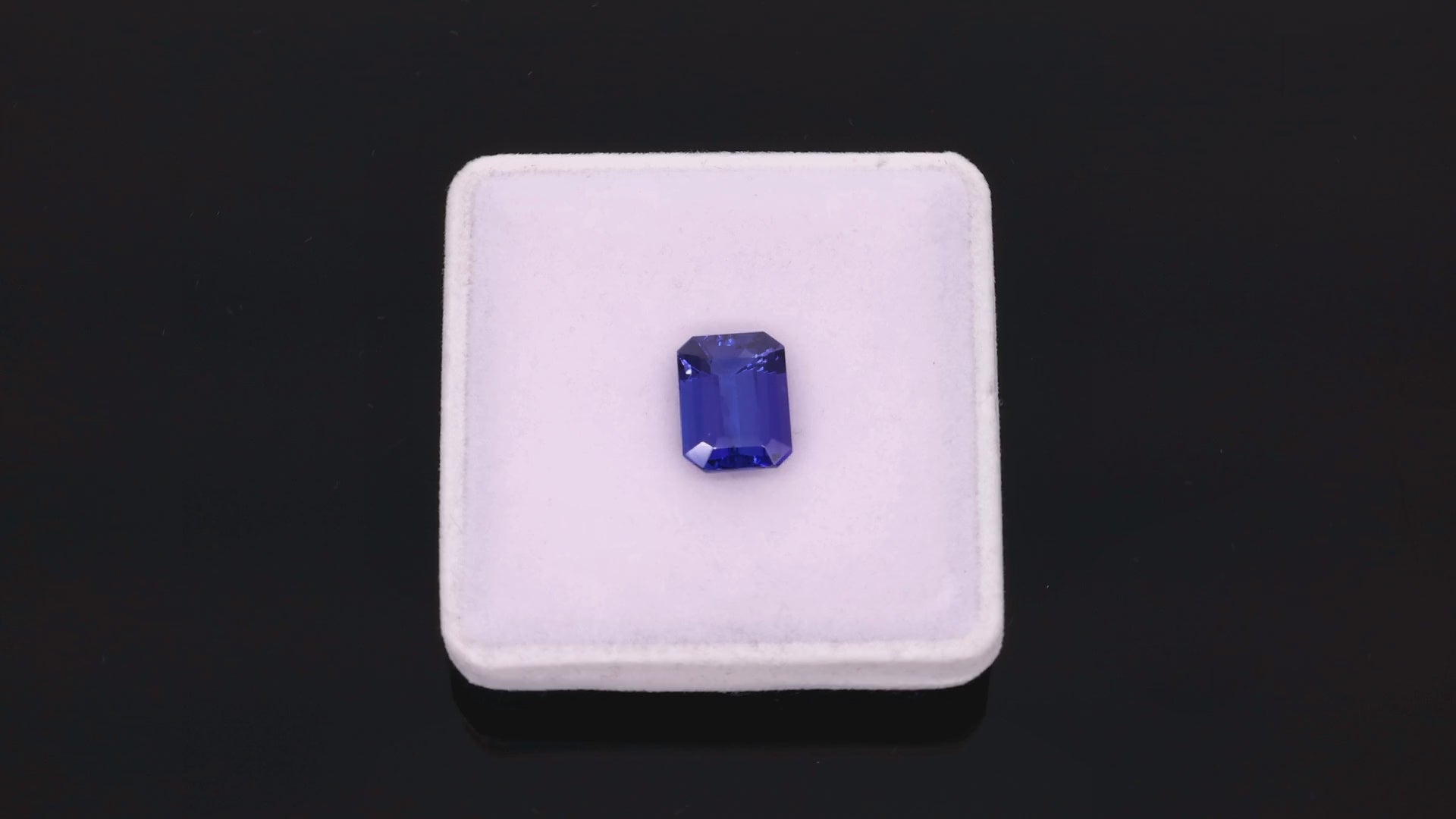 Video laden: Tansanit "Imperial Blue" 7,30 ct – Deep Violetish Blue – IGI Certified