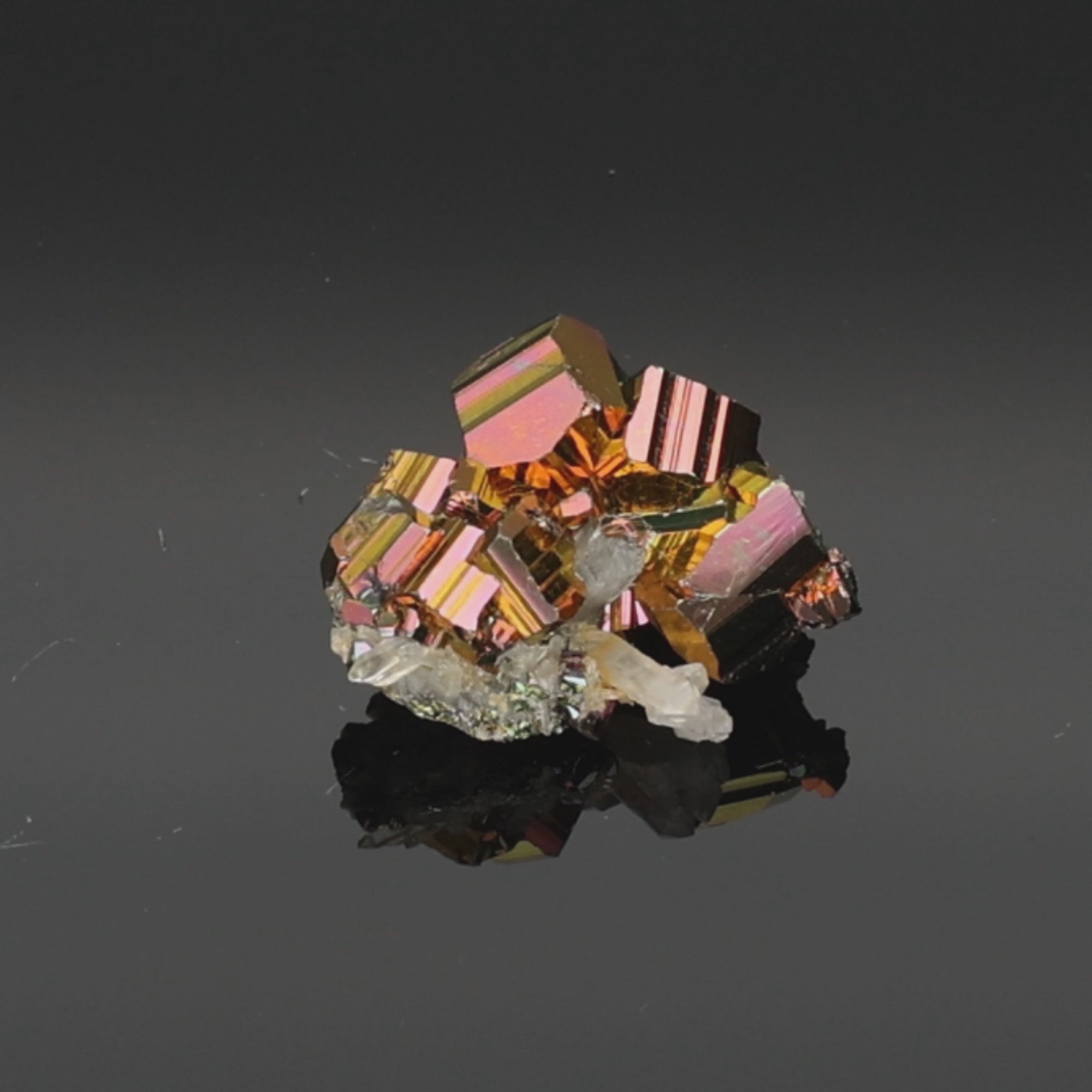 Load video: Nova Fragment – Rainbow Pyrit aus Borneo, Indonesien – 25,86 g – Mineralien-Unikat (#1117)