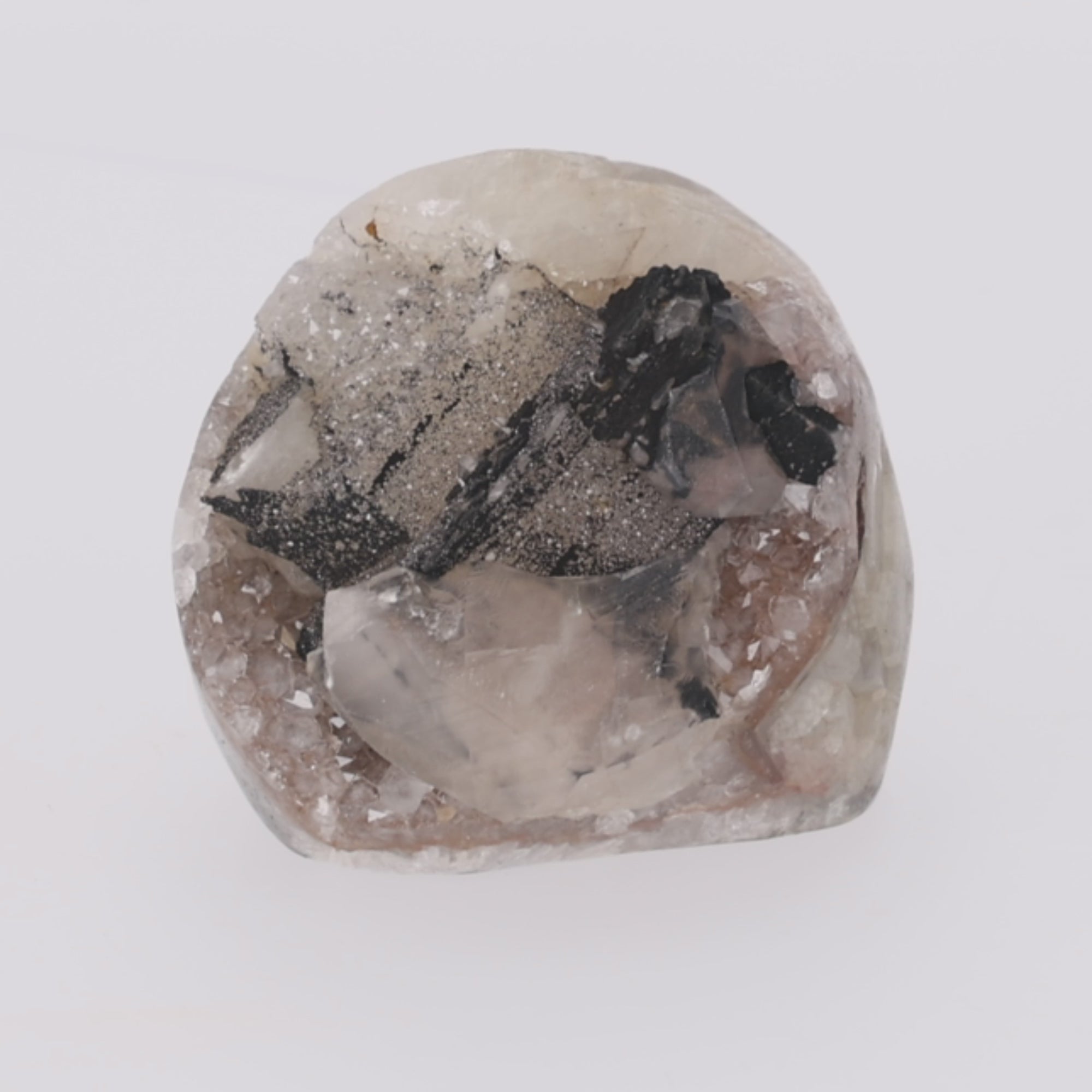 Video laden: Shadow Crystal ✦ Calcit mit Turmalin-Einschlüssen – 995 g Kristall-Unikat (#947)