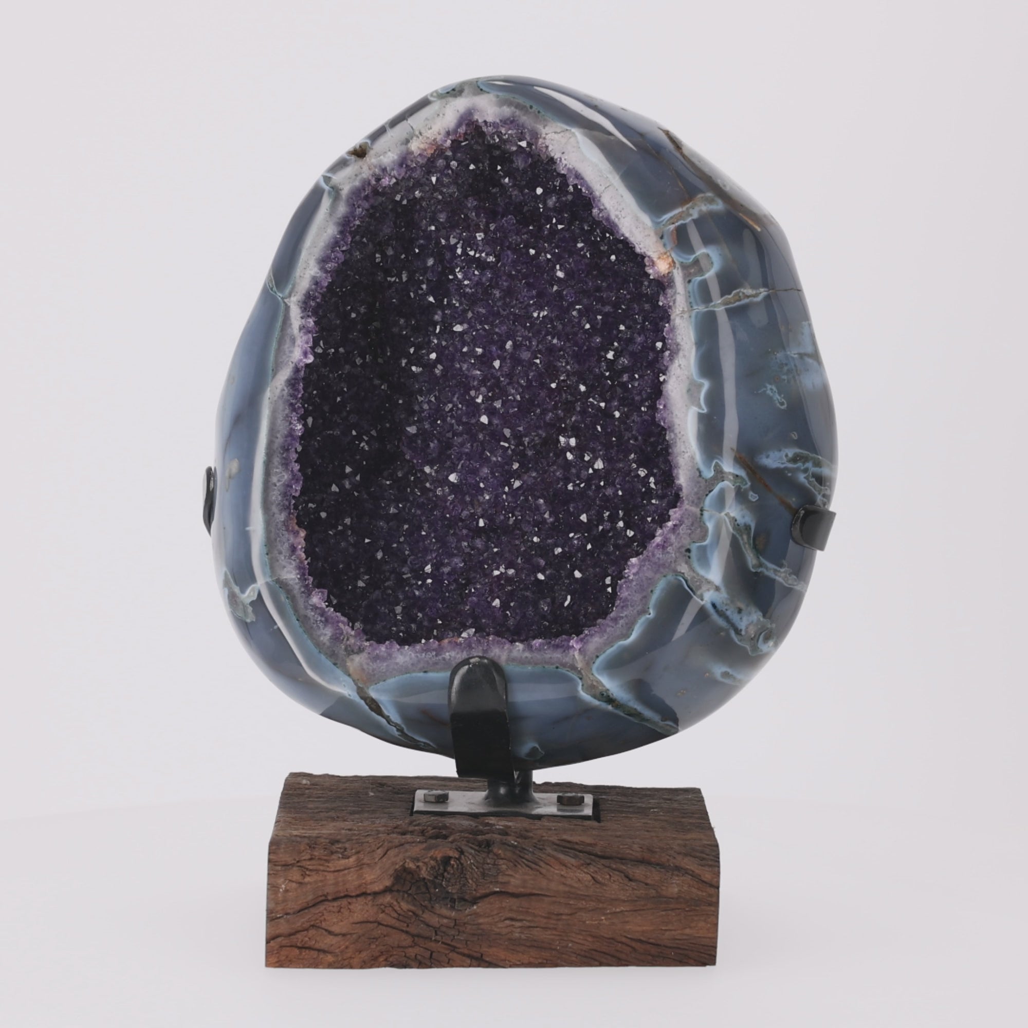 Video laden: Amethyst-Druse „Violette Tiefe“ – 10,9 kg (#136)