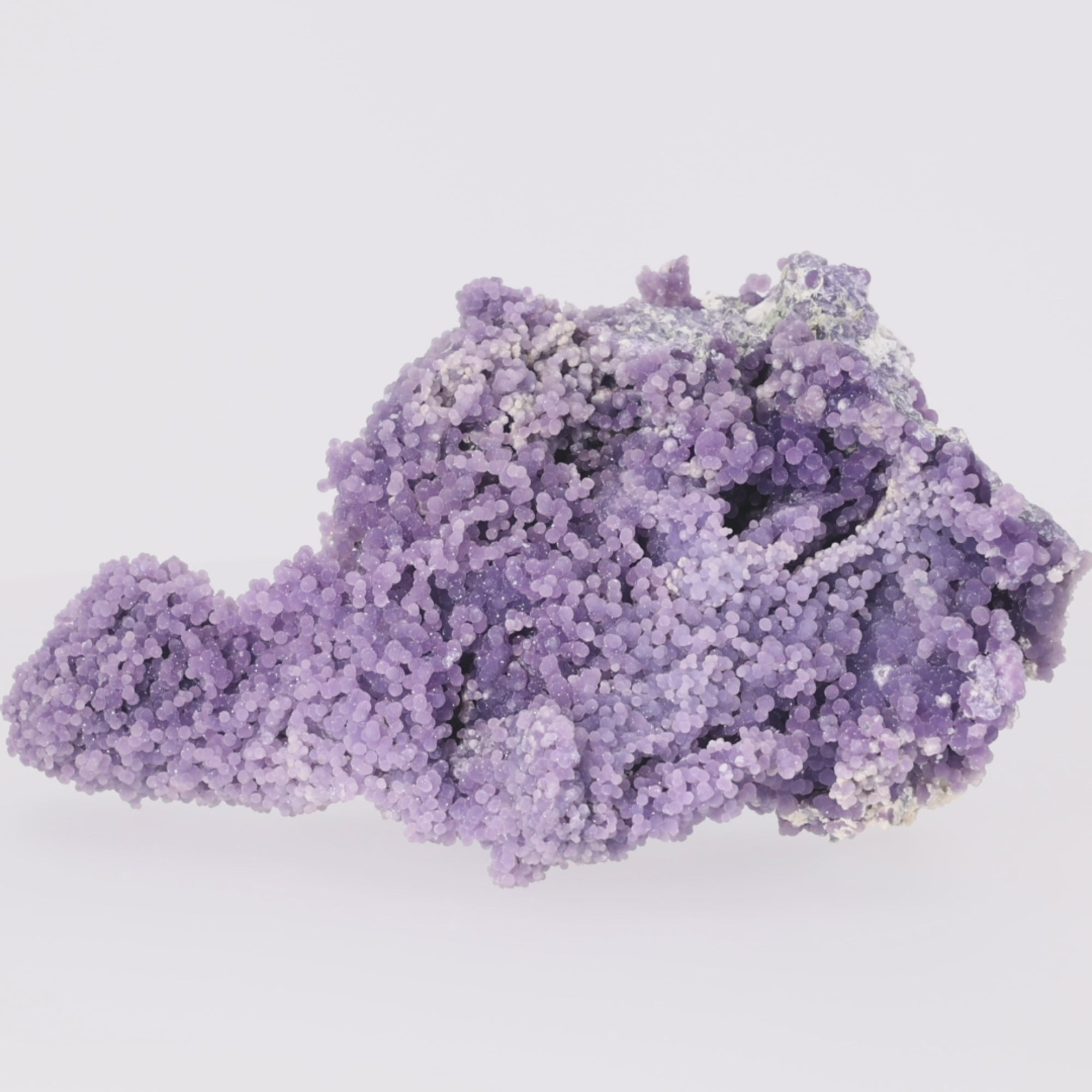Video laden: Royal Violet – 4,673 kg Traubenachat aus Indonesien (#783)