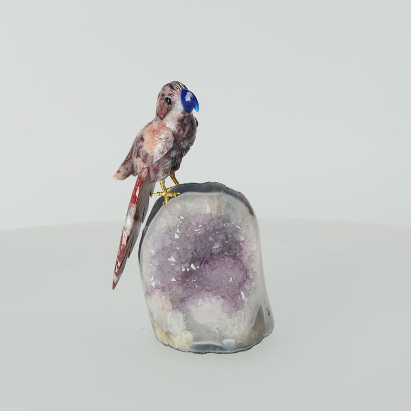 Amethyst-, Bergkristall- oder Achatstein aus Brasilien mit handgearbeiteten Vogelminiaturen aus verschiedenen Natursteinen.