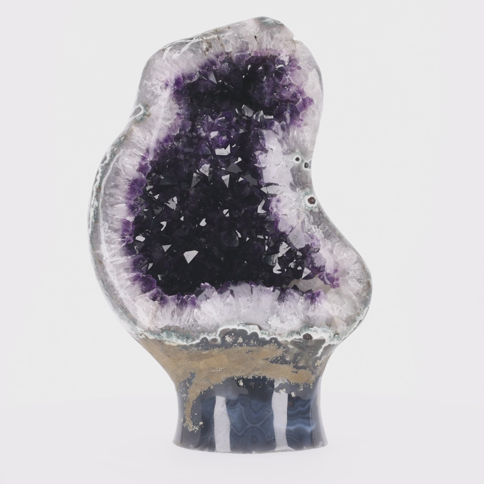 Video laden: Amethyst-Druse „Luminous Core“- 32,4 kg (#138)