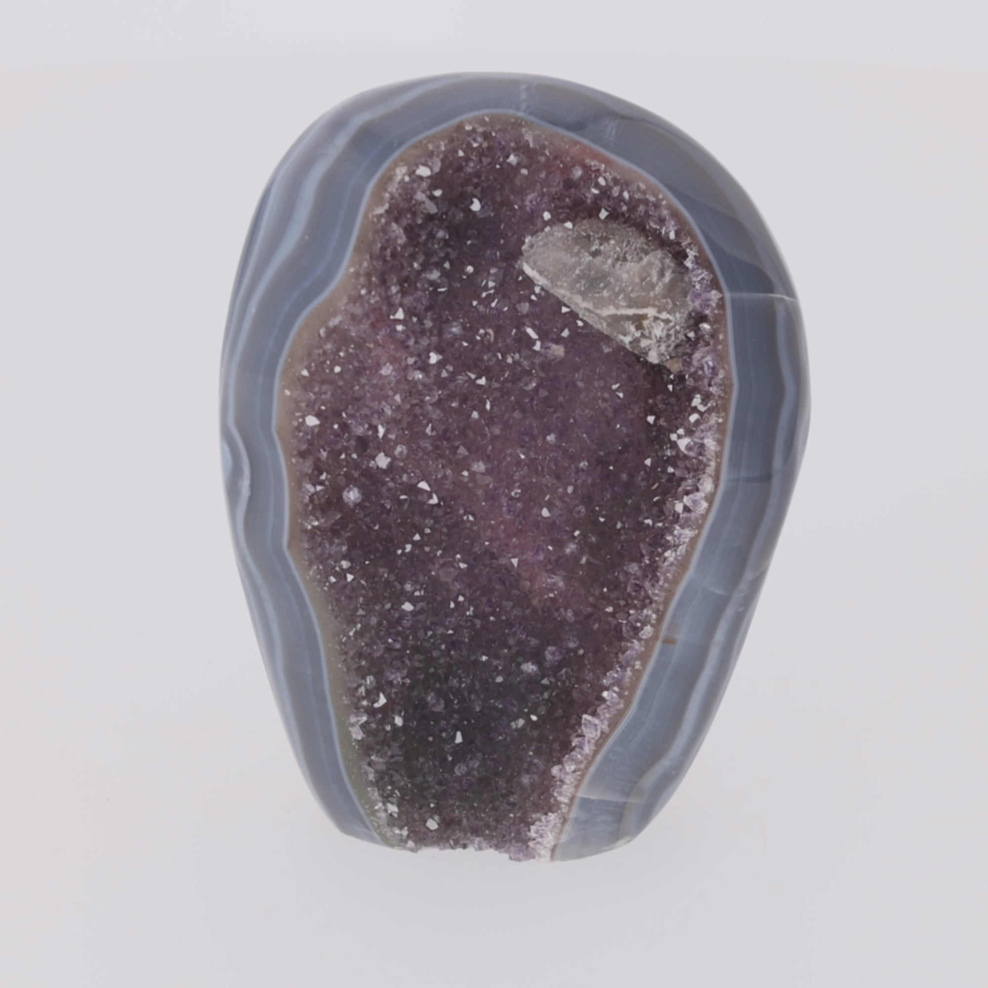 Load video: Violet Lagoon ✦ Amethystdruse mit Achatbänderung &amp; Calcit | 836 g (#890)