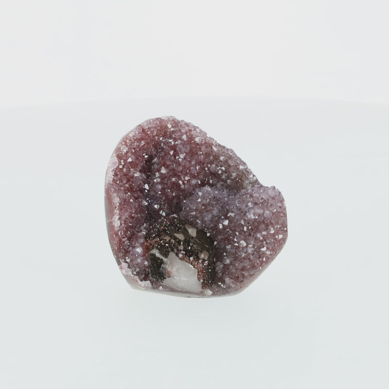 Amethyst mit Calcit aus Uruguay, Amethystkristalle mit hellen Calcitformationen, natürlich gewachsenes Mineralunikat.