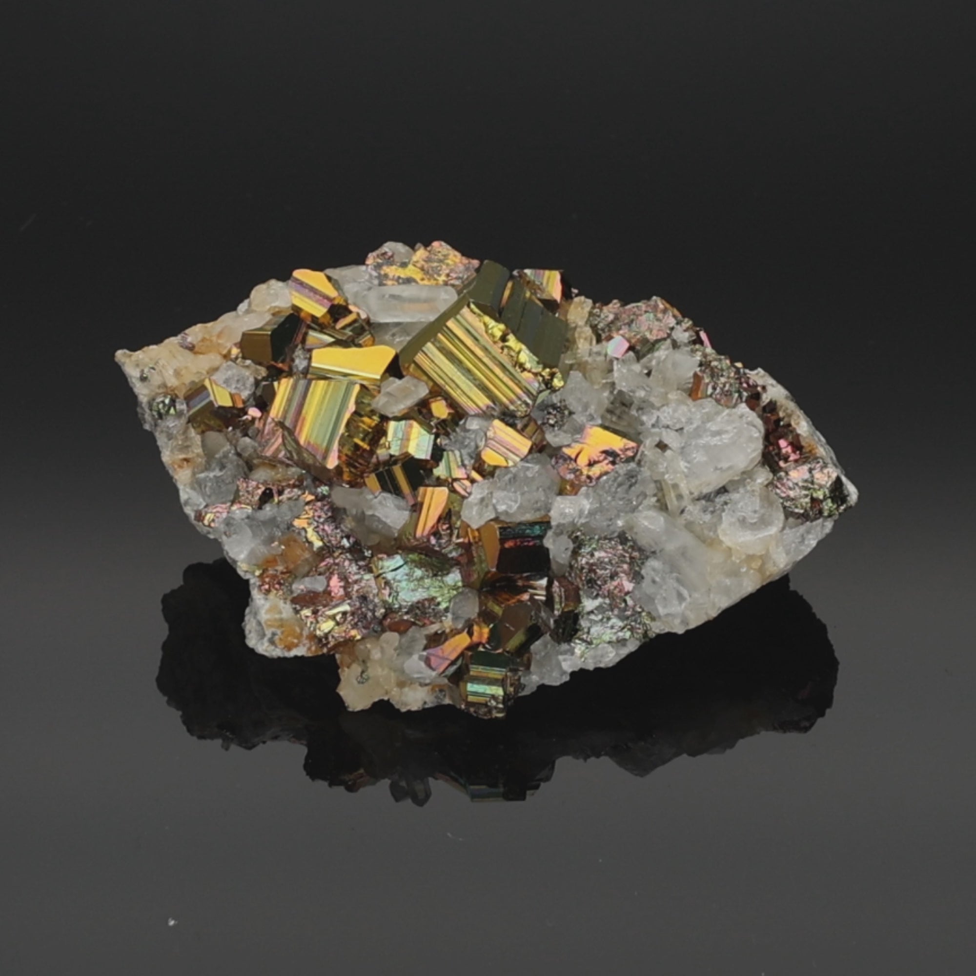 Video laden: Rainbow Pyrit aus Borneo, Indonesien – 130,91 g – Mineralien-Unikat (#1070)