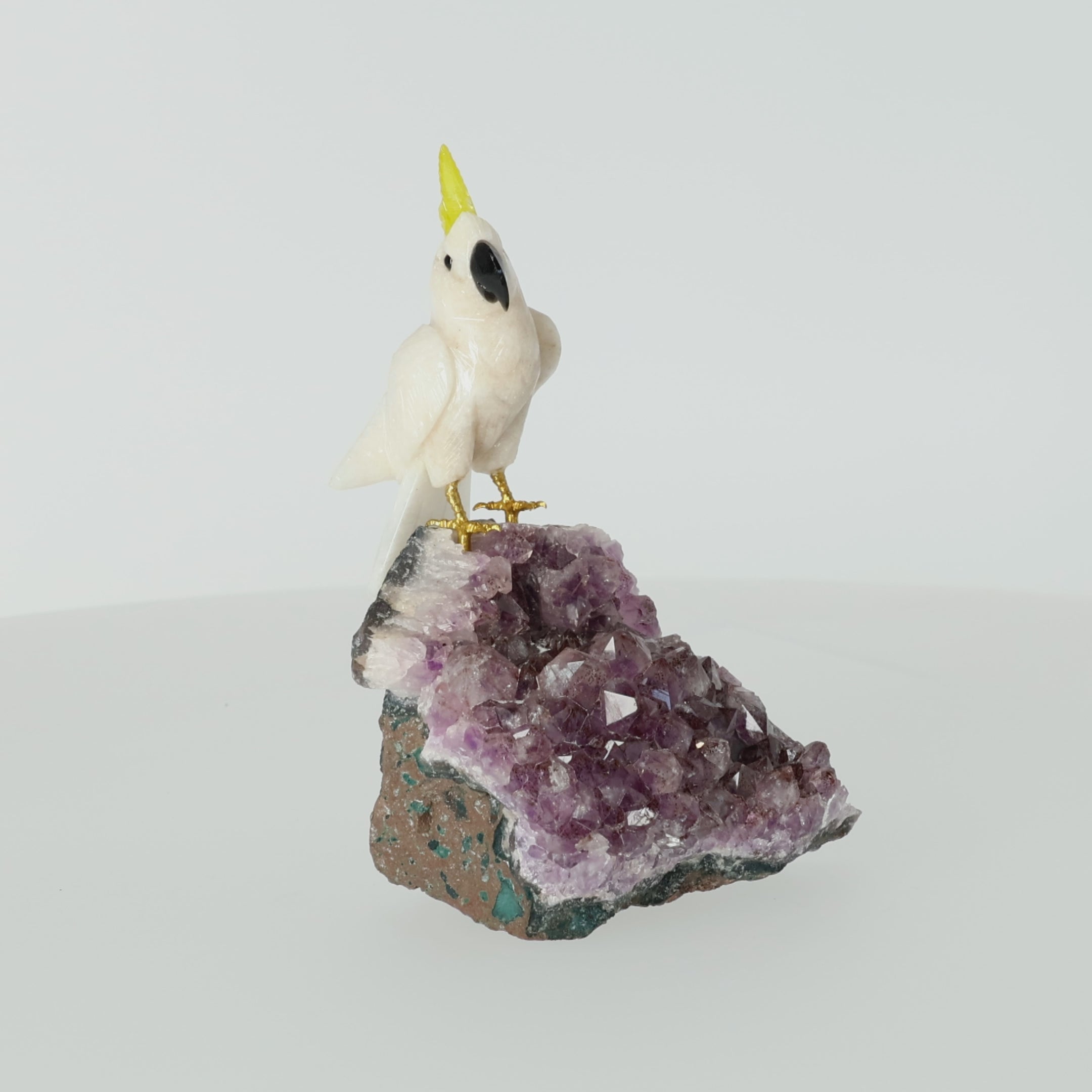 Load video: Amethyst-, Bergkristall- oder Achatstein aus Brasilien mit handgearbeiteten Vogelminiaturen aus verschiedenen Natursteinen.