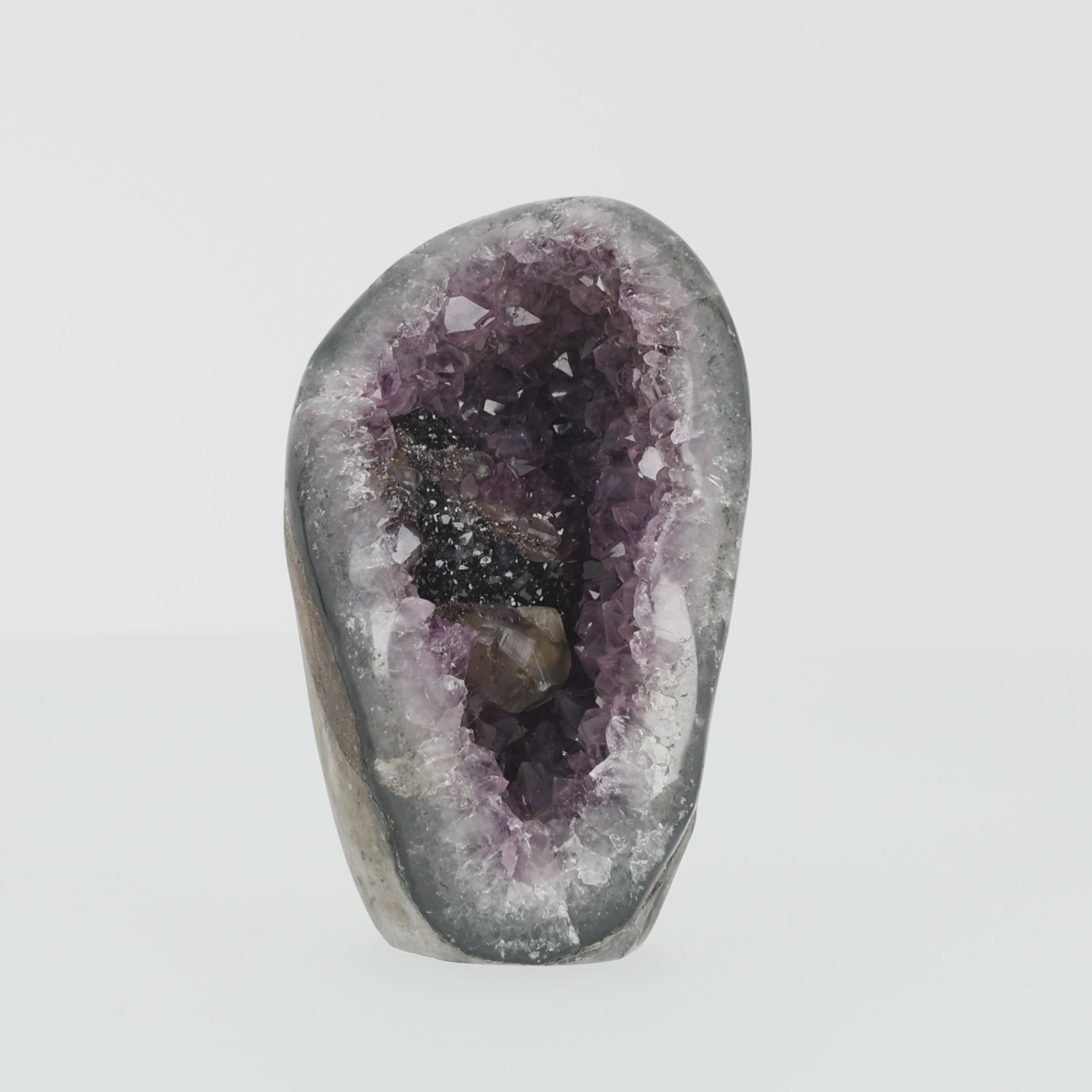 Video laden: Amethyst-Druse „Kristallportal“ – Natürliche Amethystgeode mit Calcit  (#419)
