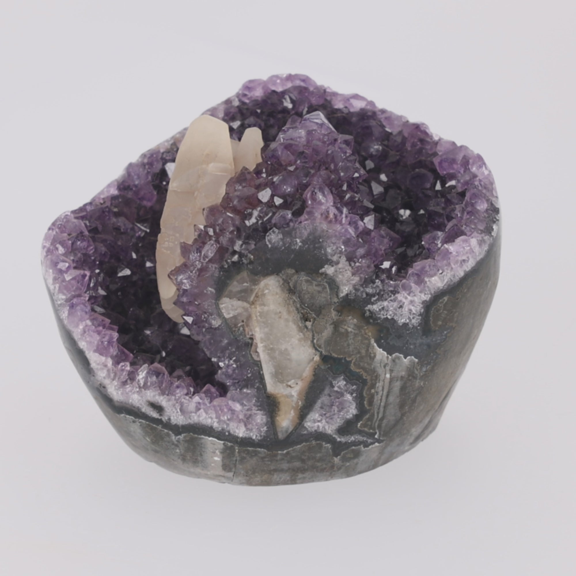 Video laden: Violet Nest ✦ Amethyst mit Calcit aus Uruguay | 1.085 g (#826)