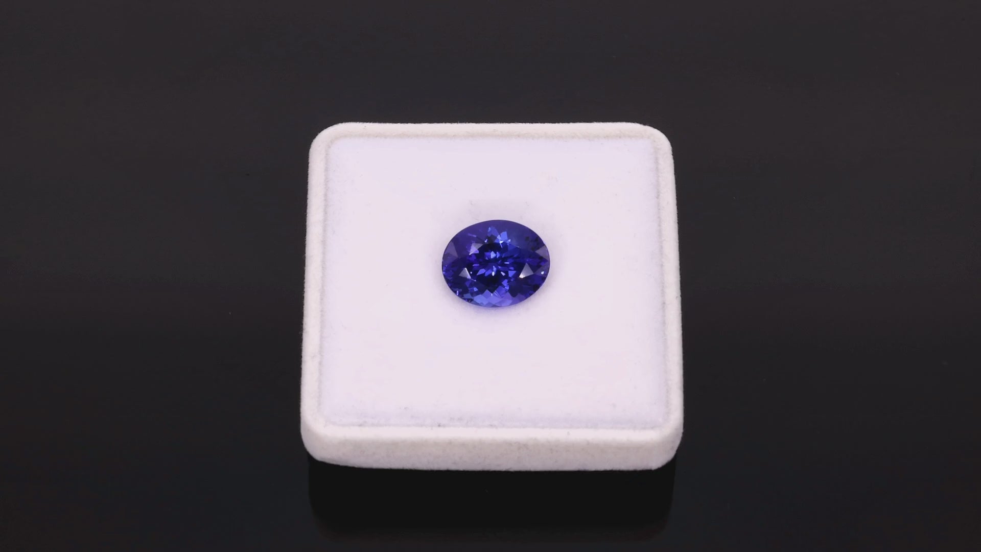 Load video: Tanzanite "Blue Ember" 9.52 ct - Deep Violetish Blue - IGI Certified