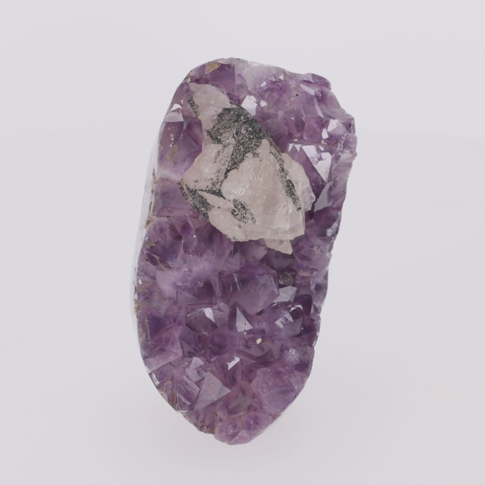 Video laden: Violet Crown ✦ Amethystdruse mit Calcit &amp; Turmalin | 1437 g (#944)