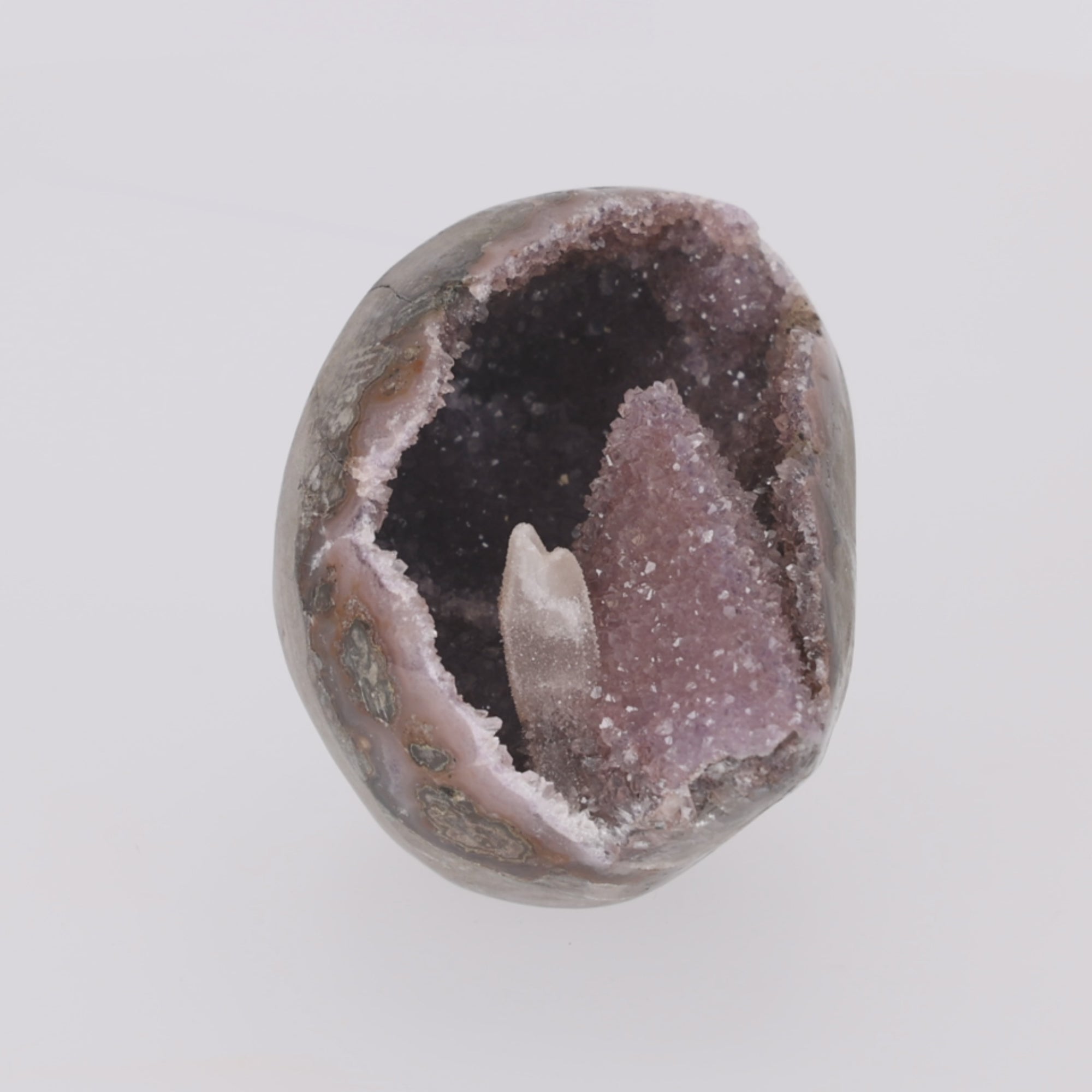 Load video: Amethyst Cave ✦ Amethystdruse mit Calcit | 918 g (#891)
