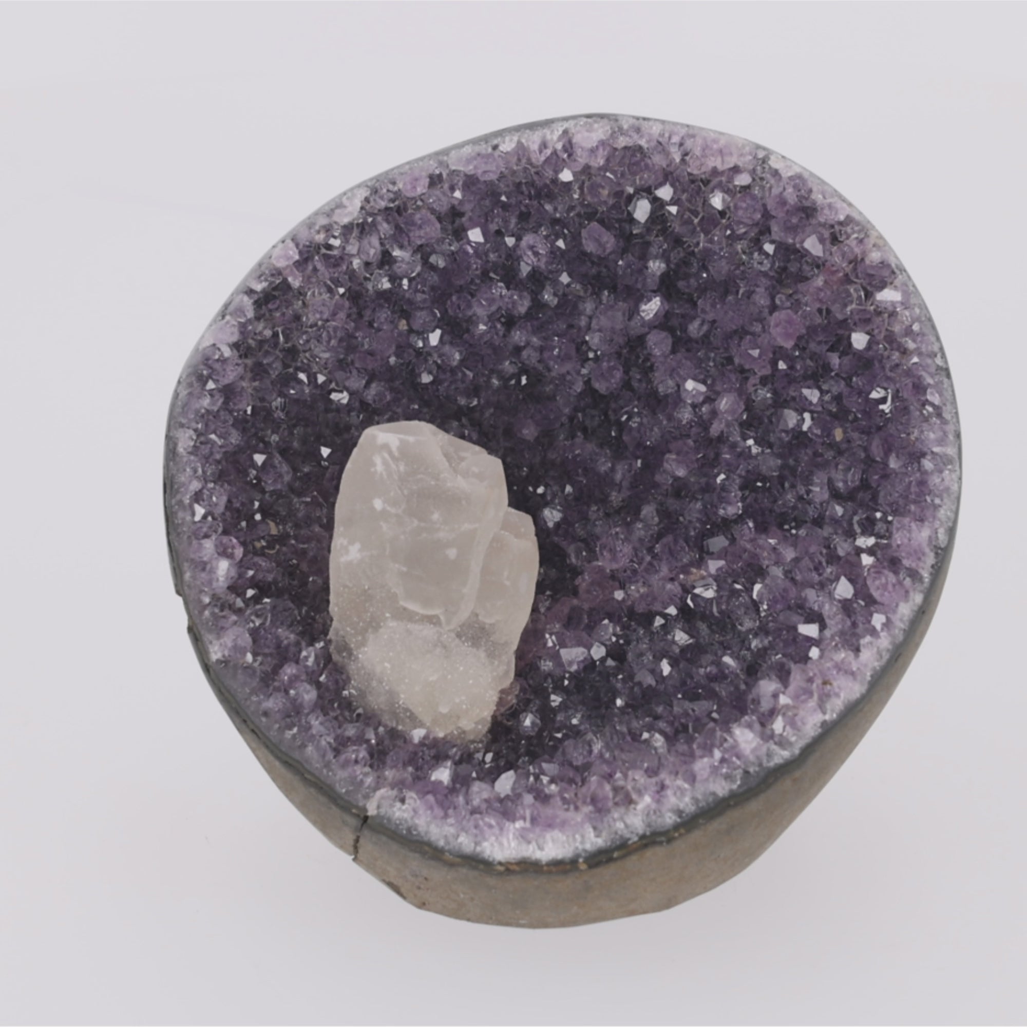 Video laden: Moonstone Heart ✦ Amethystdruse mit Calcit | 1.115 g (#932)