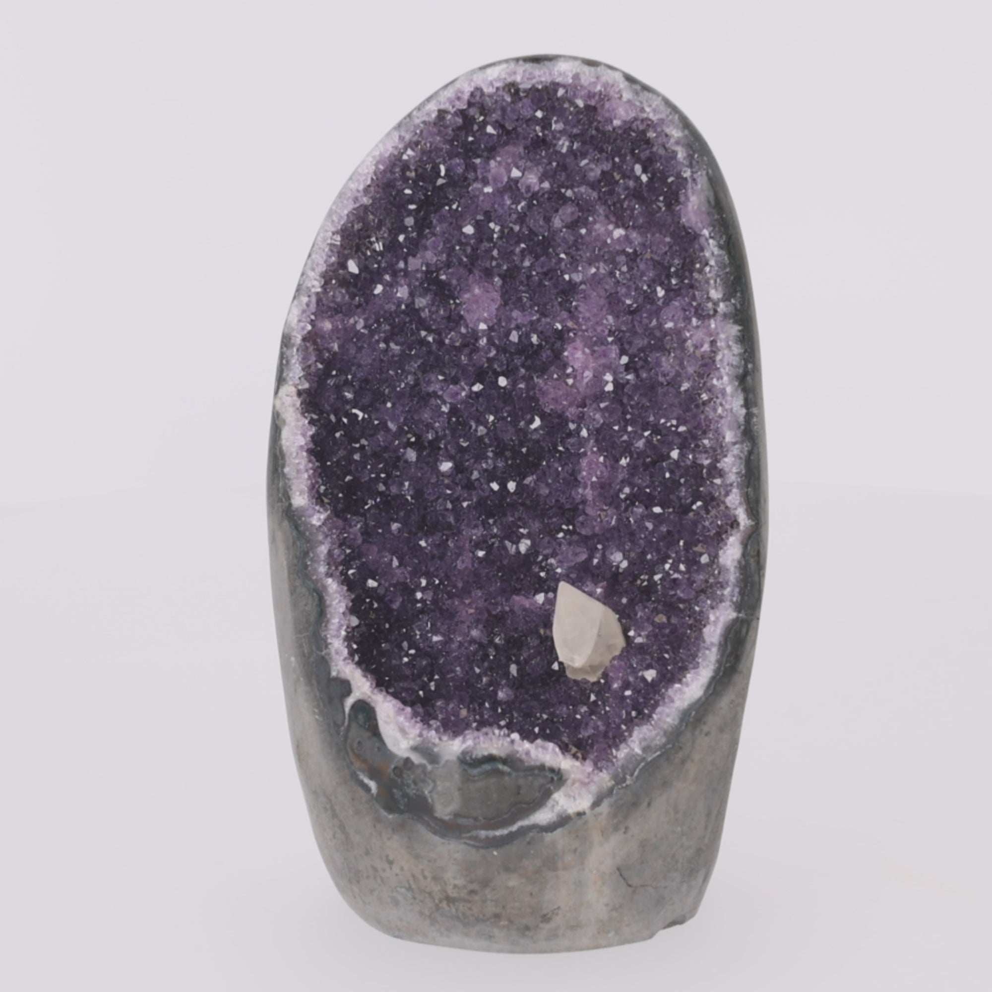Video laden: Purple Monolith ✦ Amethystdruse mit Calcit | 2.255 g (#903)