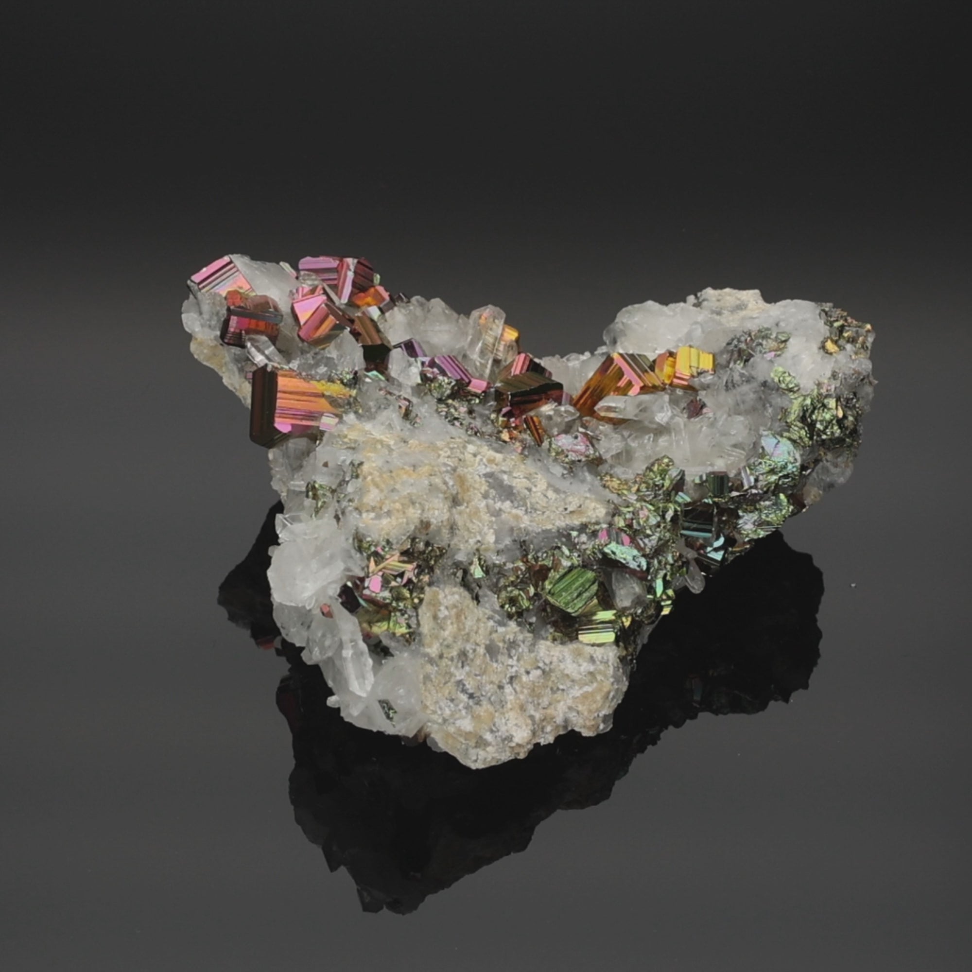 Video laden: Nova Crest – Rainbow Pyrit aus Borneo, Indonesien – 263 g – Mineralien-Unikat (#1083)