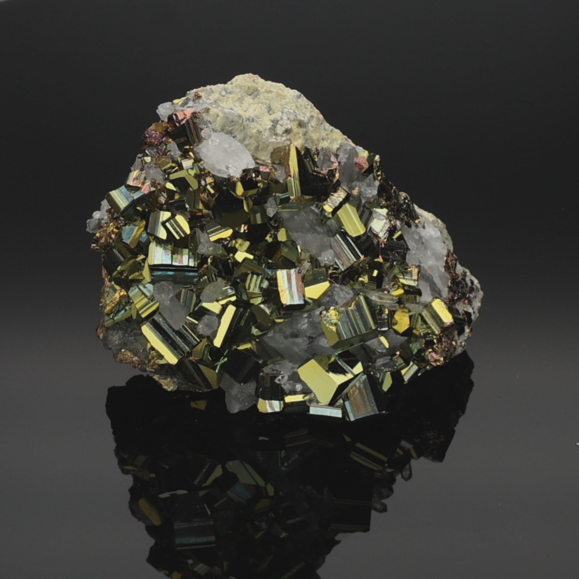 Video laden: Obsidian Pulse – Rainbow Pyrit aus Borneo, Indonesien – 337 g – Mineralien-Unikat (#1081)