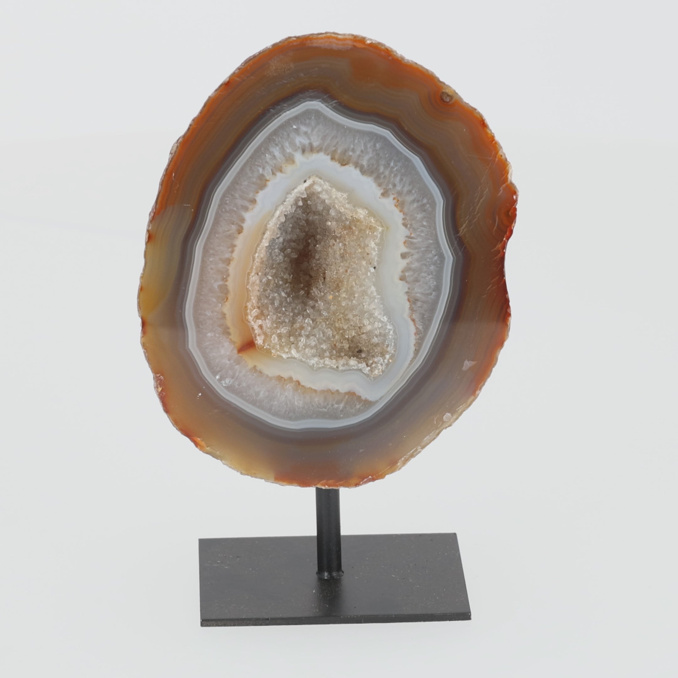Load video: Achat-Geode „Bernsteinauge“ – Edles Naturkunstwerk auf Metallständer (#456)