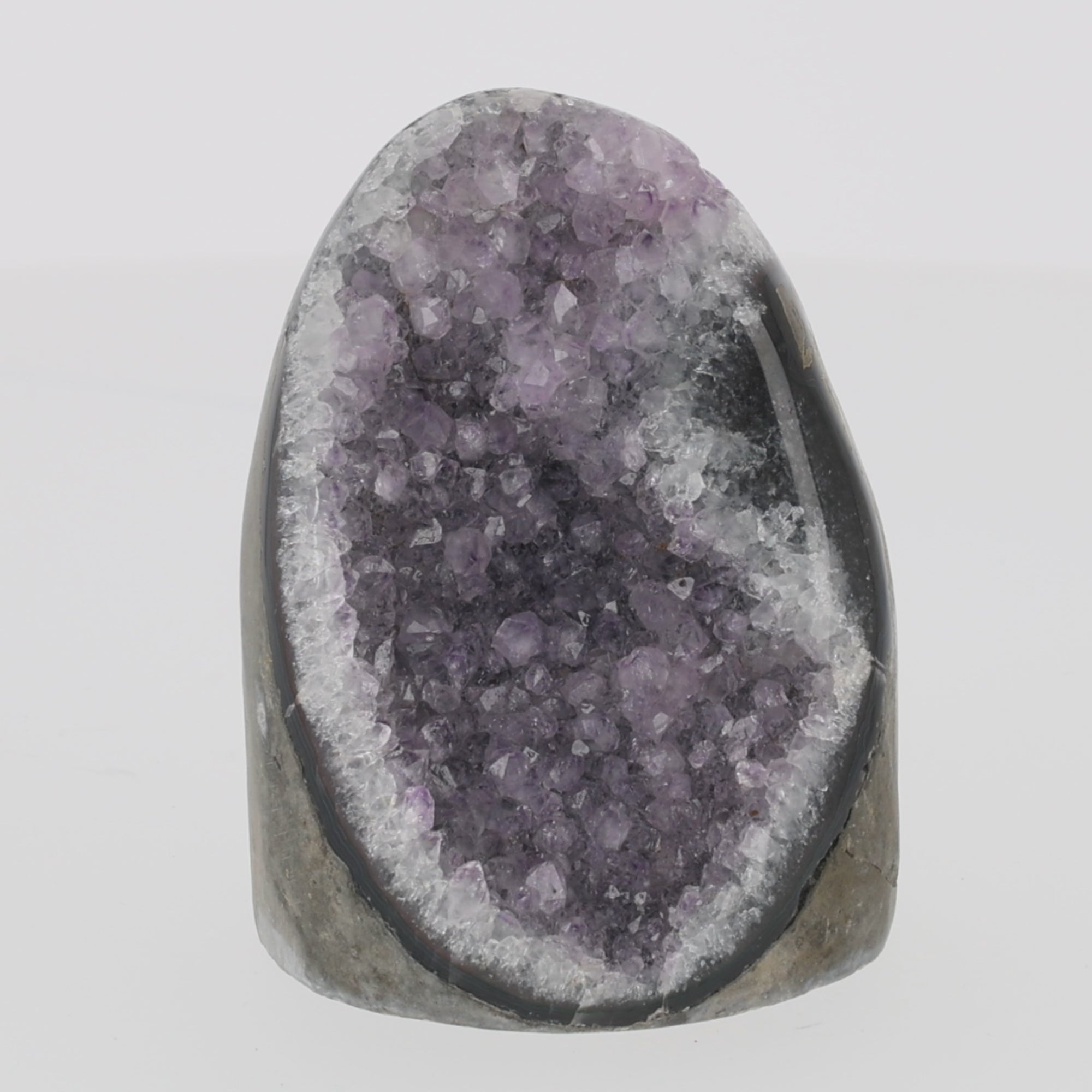 Video laden: Amethyst aus Uruguay – Elegantes Natur Unikat mit funkelnder Kristalllandschaft 938g (#665)