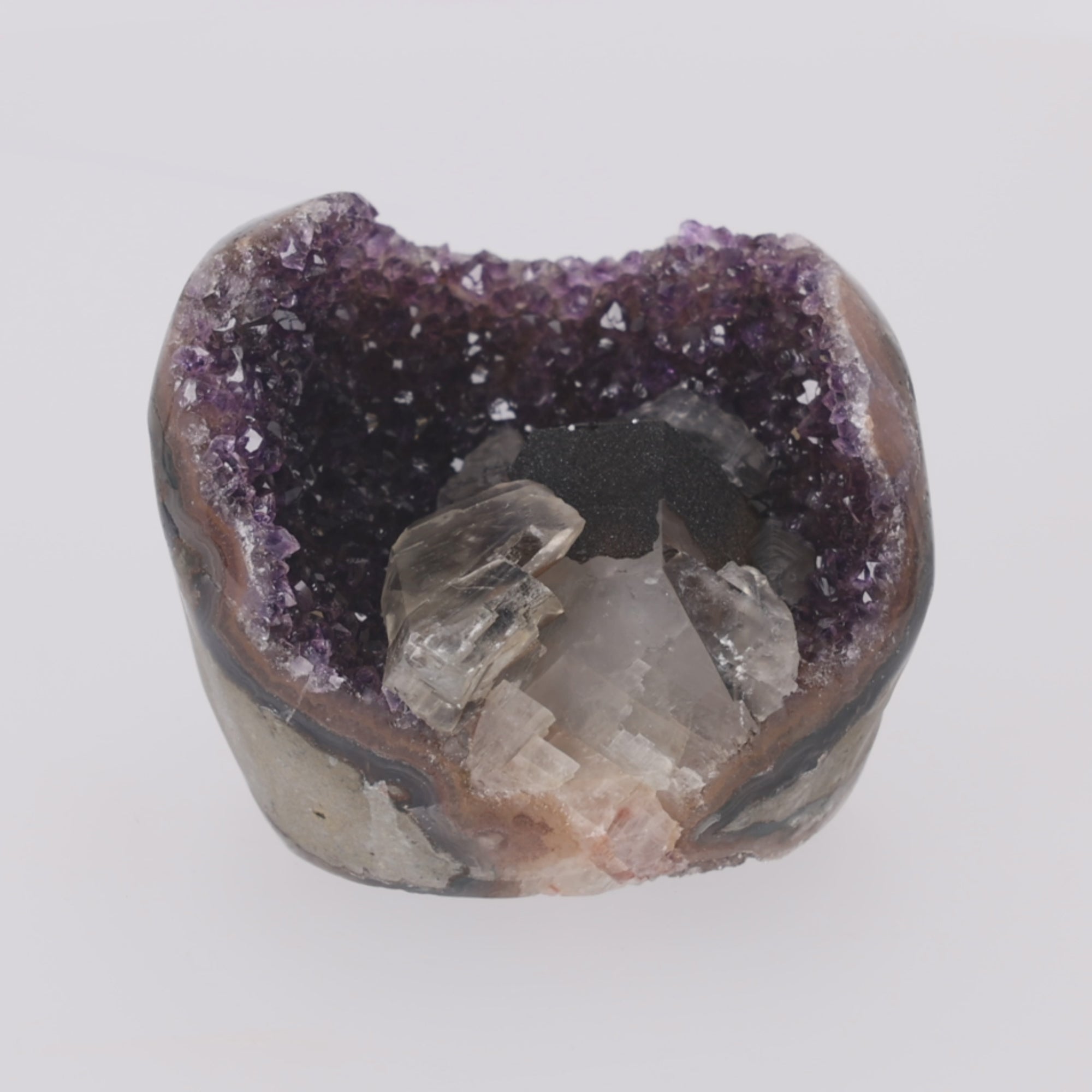 Video laden: Dark Crystal Nest ✦ Amethyst mit Calcit &amp; Turmalin – 1020 g Kristall-Unikat (#973)