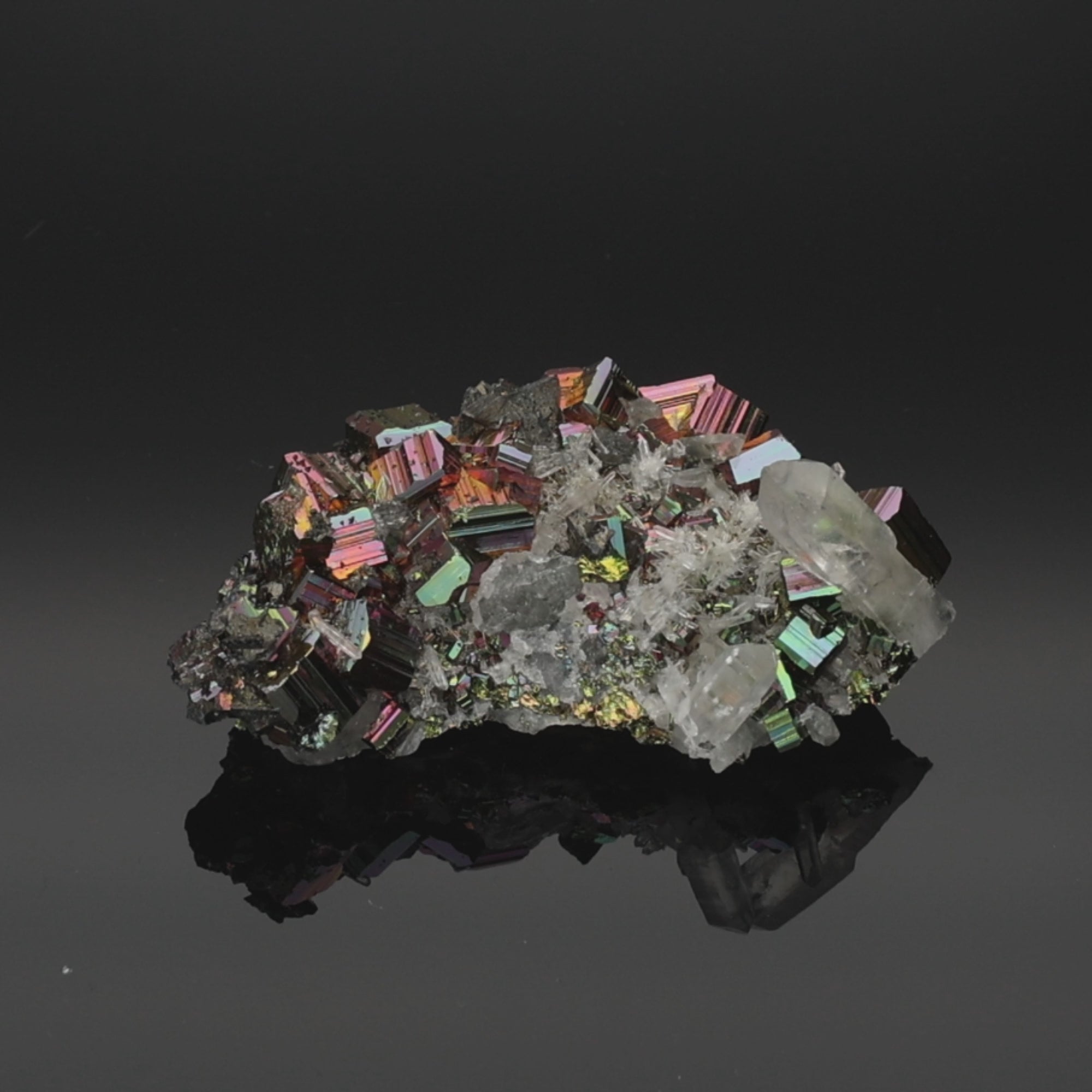 Video laden: Rainbow Pyrit aus Borneo, Indonesien – 110,92 g – außergewöhnliches Mineralien-Unikat (#1069)