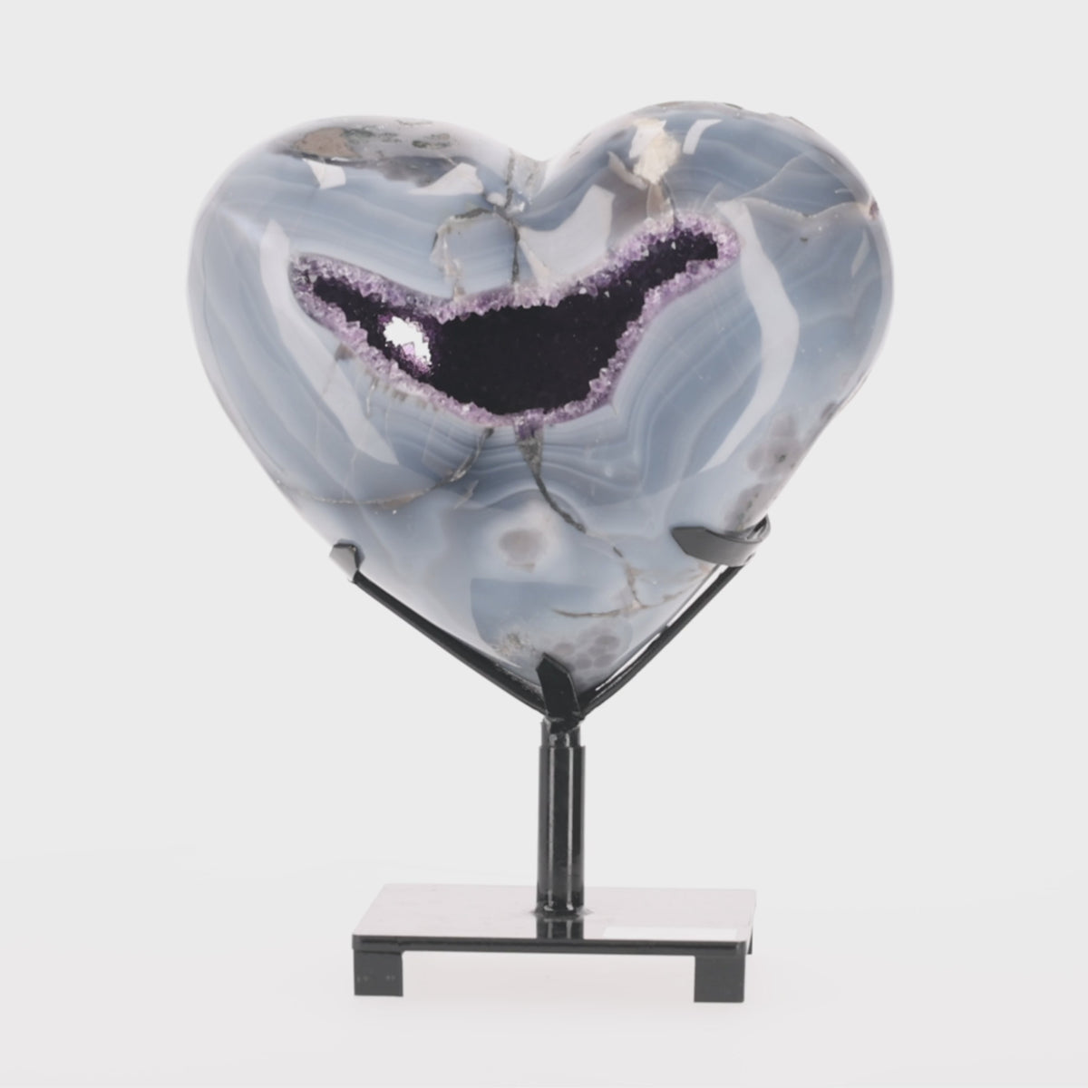 Video laden: Crystal Heart – Achat Herz mit Amethystdruse auf Metallständer – 10,44 kg  (#1463)