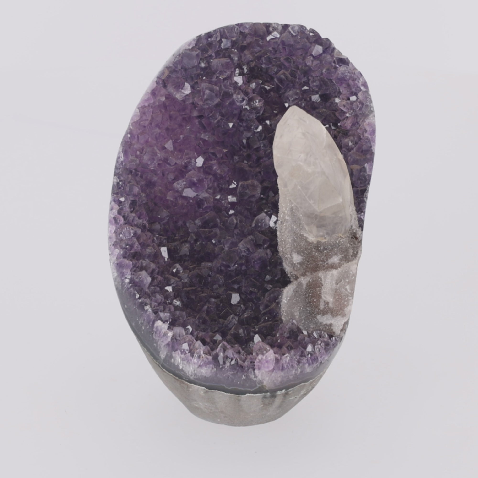Load video: Violet Sentinel ✦ Amethystdruse mit markantem Calcit | 1.008 g (#895)