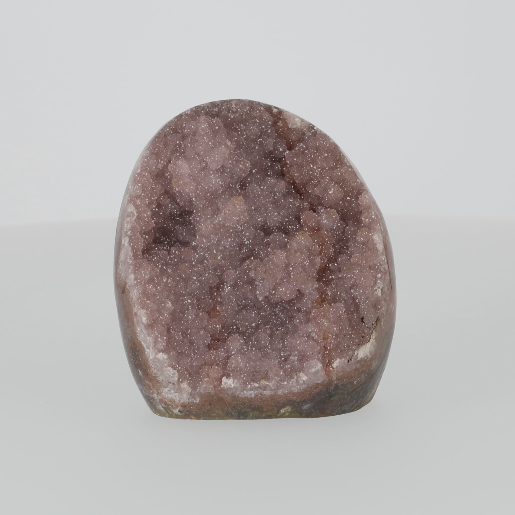 Video laden: Regenbogen Amethyst aus Uruguay mit violetten Kristallen und natürlicher Farbvariation, hochwertiges Amethyst Unikat