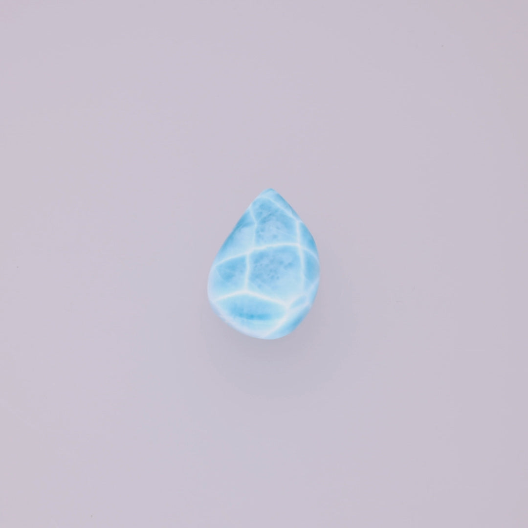 Load video: Larimar Schmuckstück AAA-Qualität – 13 g | Polierter Naturstein | Unikat aus der Dominikanischen Republik